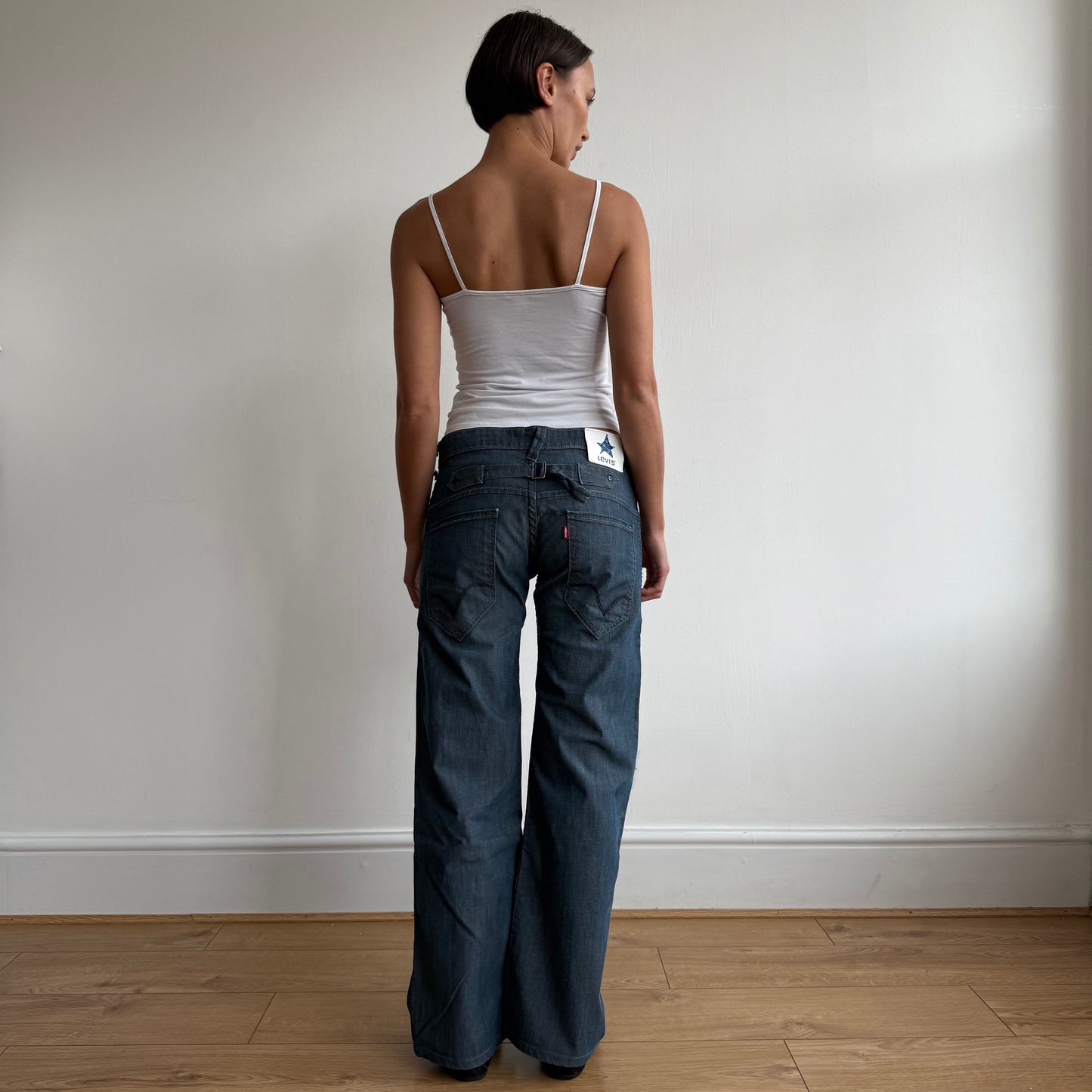 Levi’s star cinch back jeans - Size 30x34