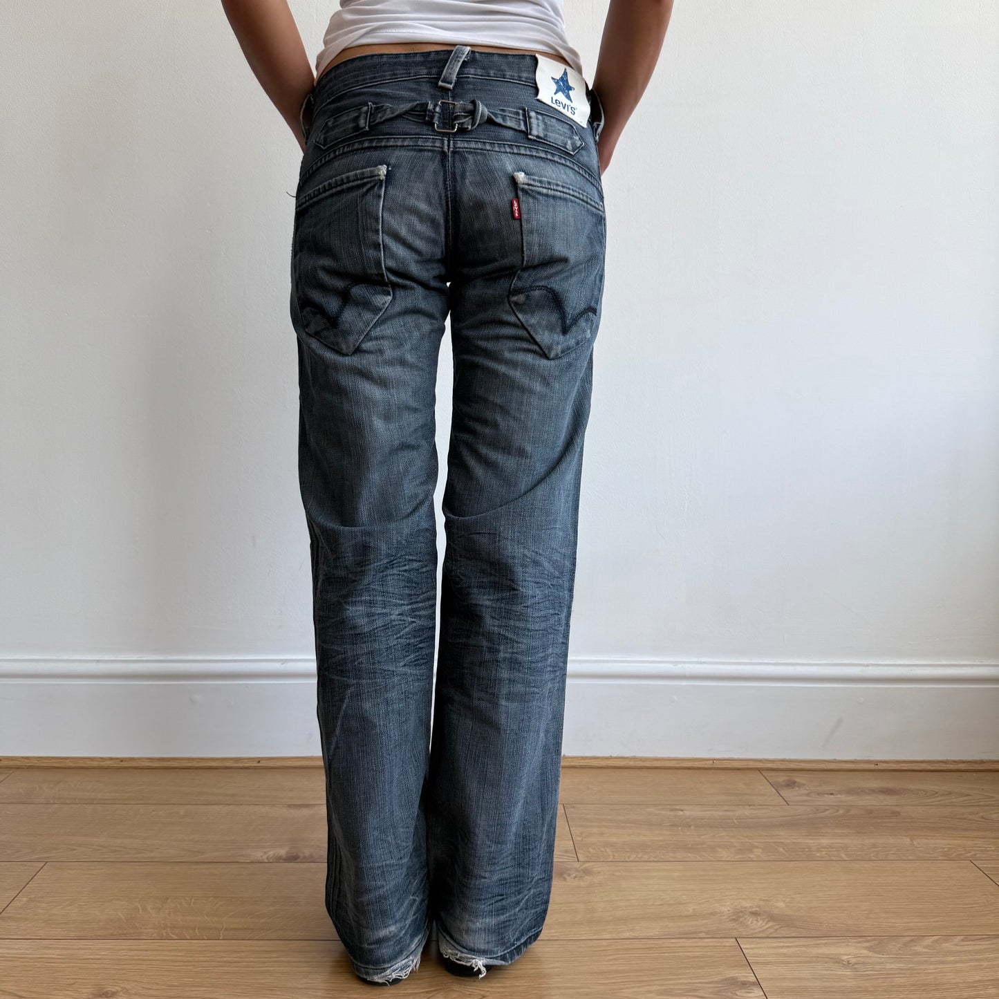 Levi’s star cinch back jeans - Size 29x32