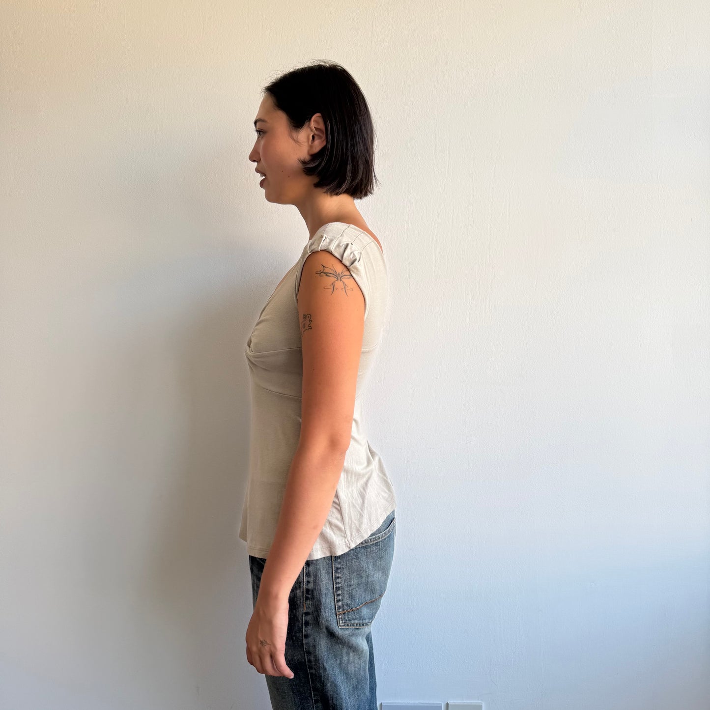 Beige twist keyhole top - Size S