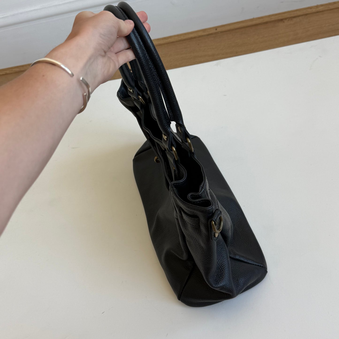 Black leather ‘firkin’ bag - One Size