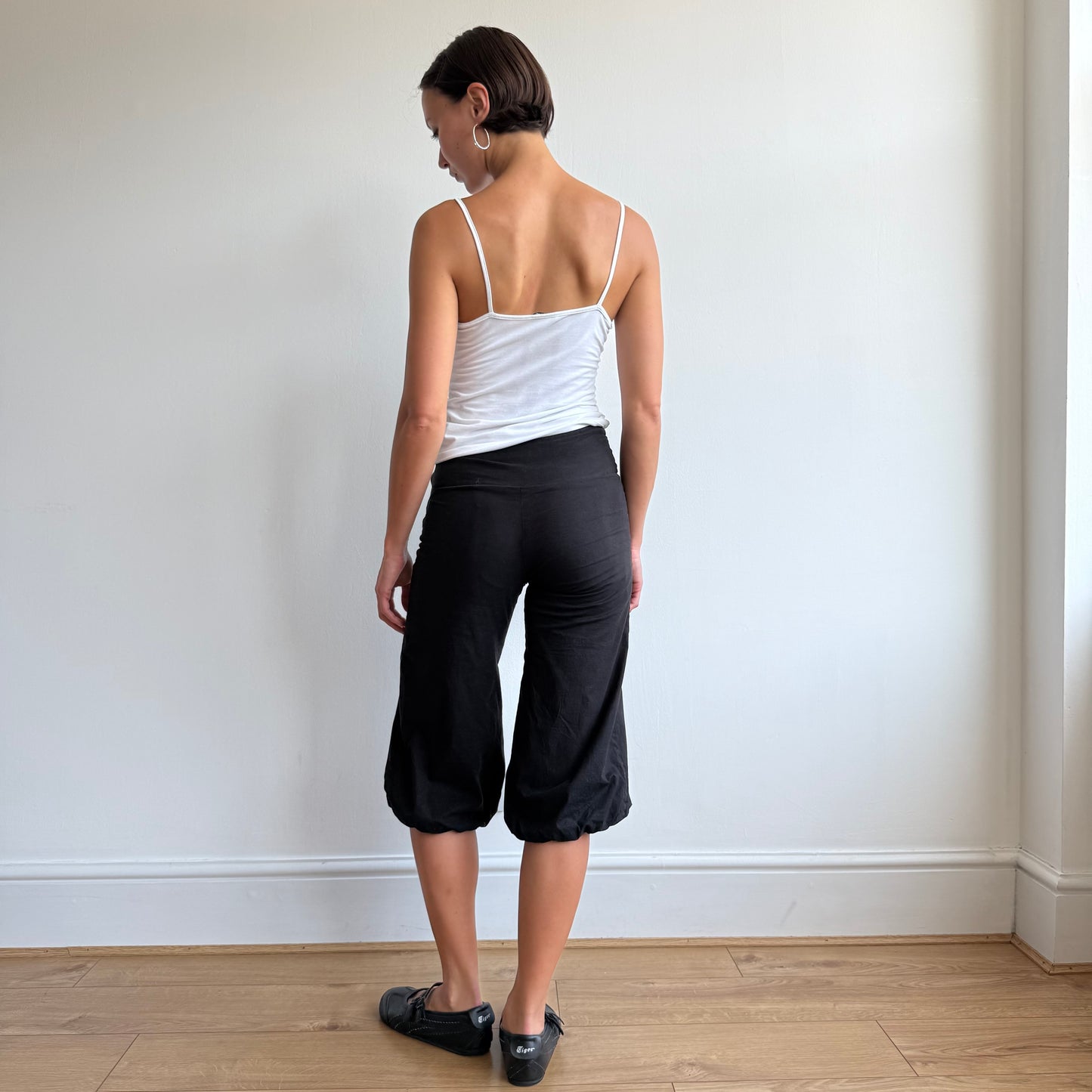 Black button bubble capris - Size XS