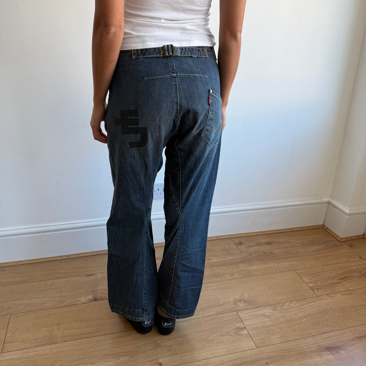 Levi’s Engineered cinch back jeans - Size 28x32