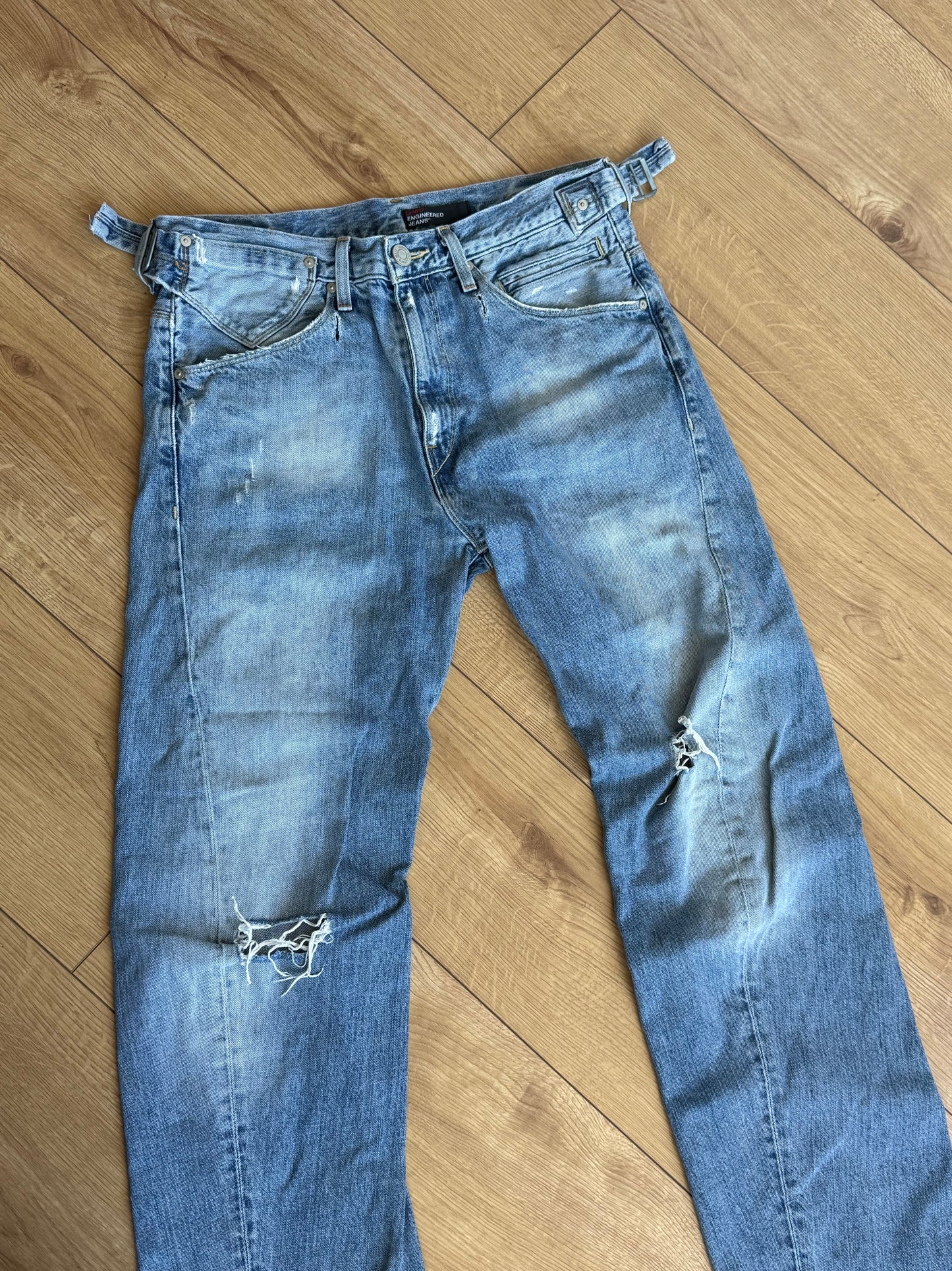Levi’s Engineered cinch jeans - Size M
