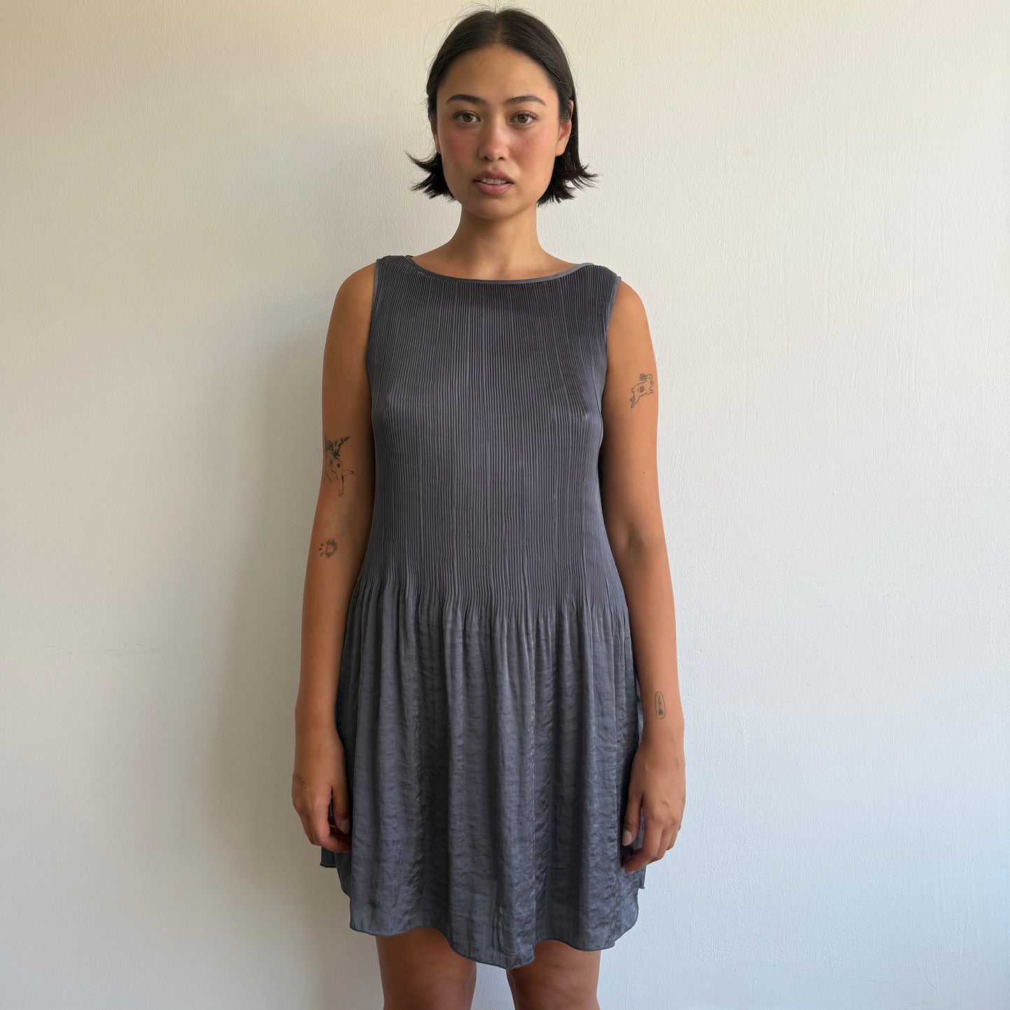 Grey pleated swing dress - Size M