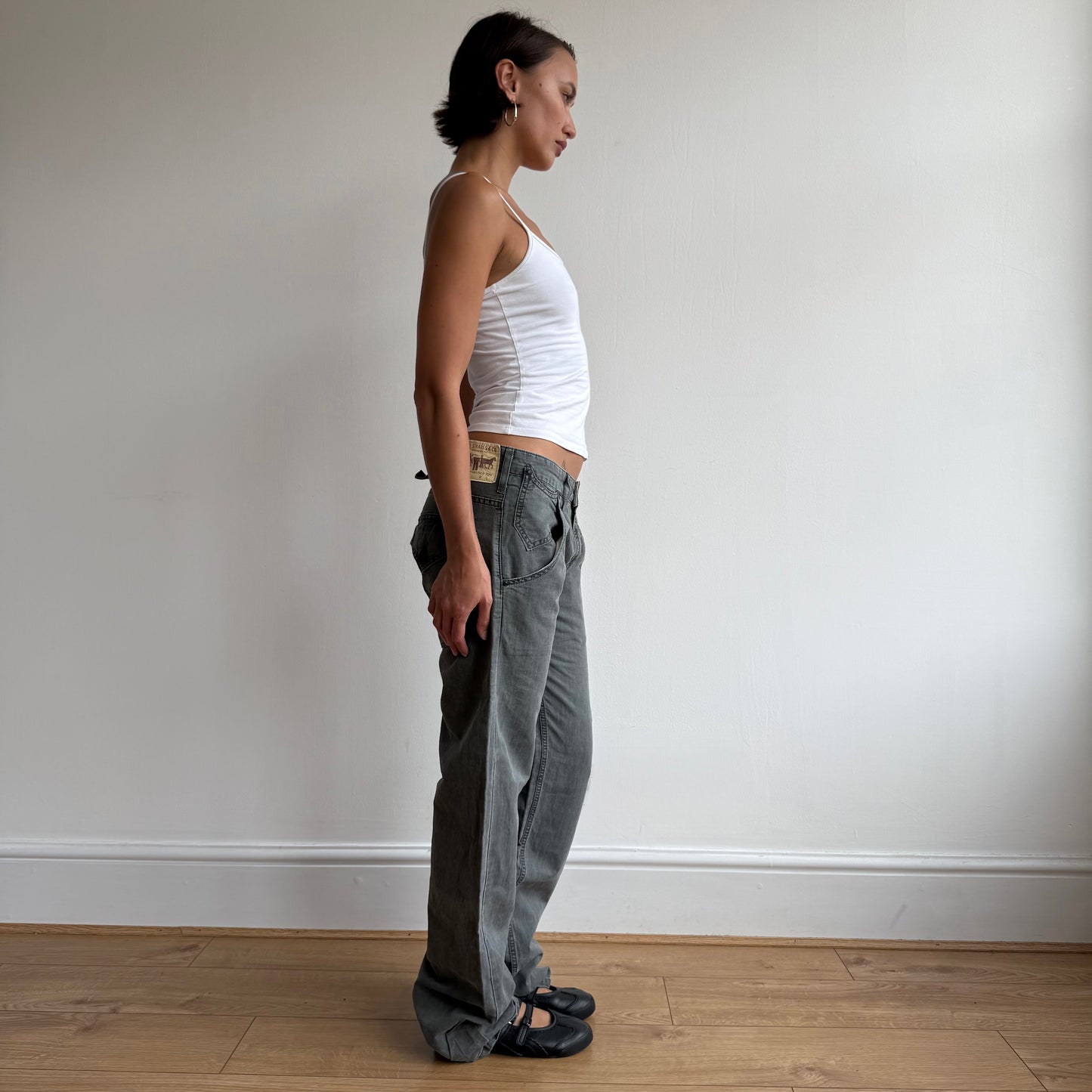 Levi’s grey cinch back jeans - Size 30x34