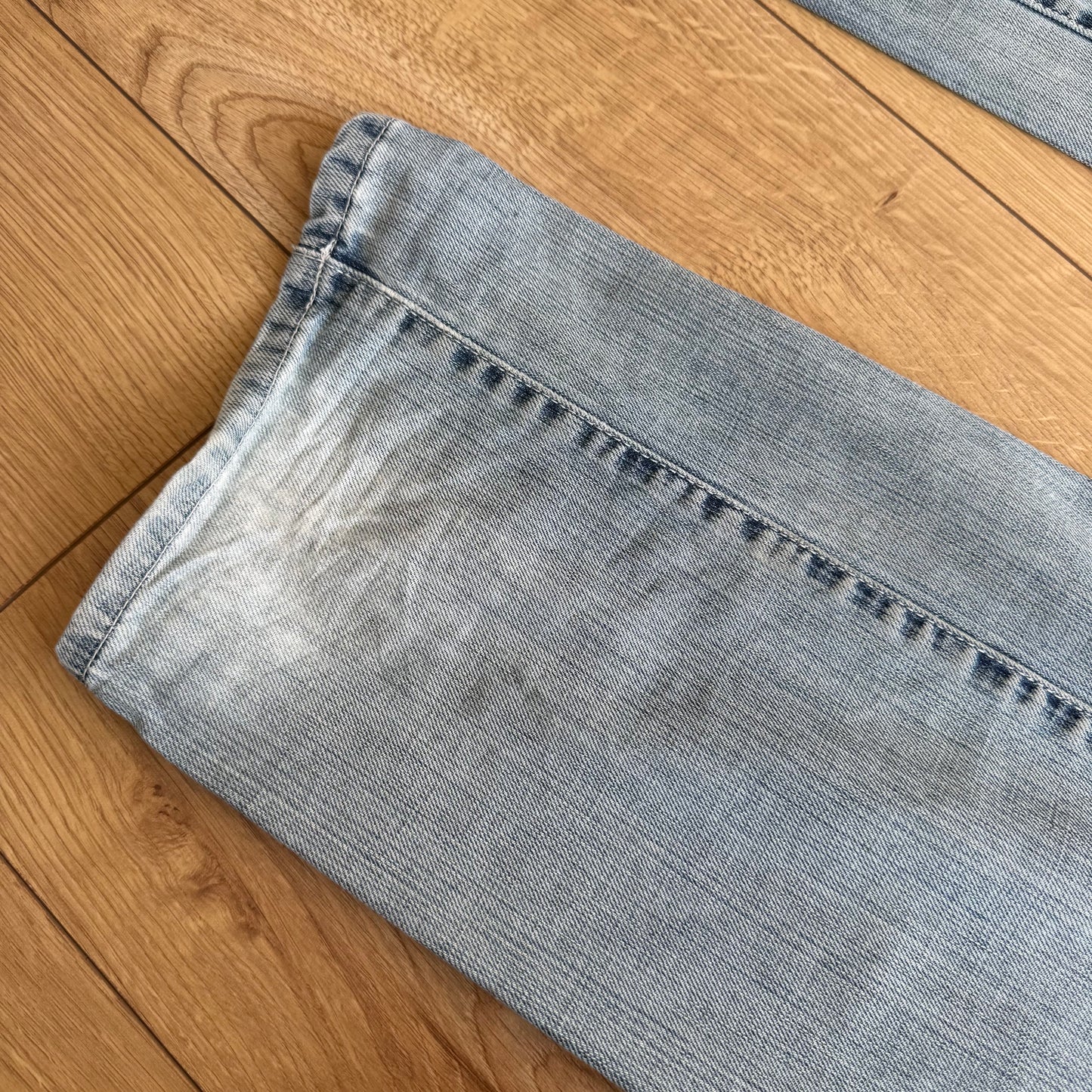 Levi’s engineered light wash patch jeans - Size 31x32