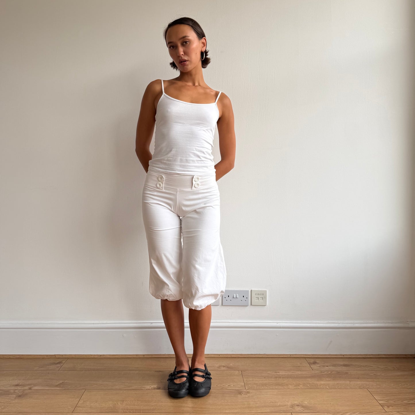 White button pocket front capris - Size S
