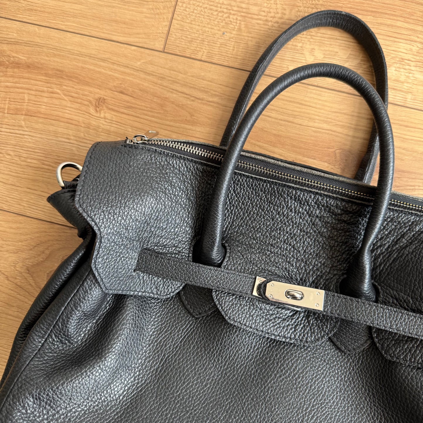 Black leather ‘firkin’ bag - One Size