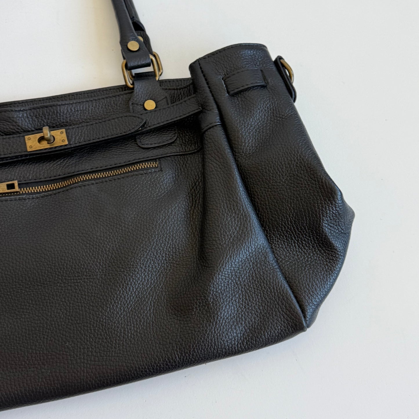 Black leather ‘firkin’ bag - One Size