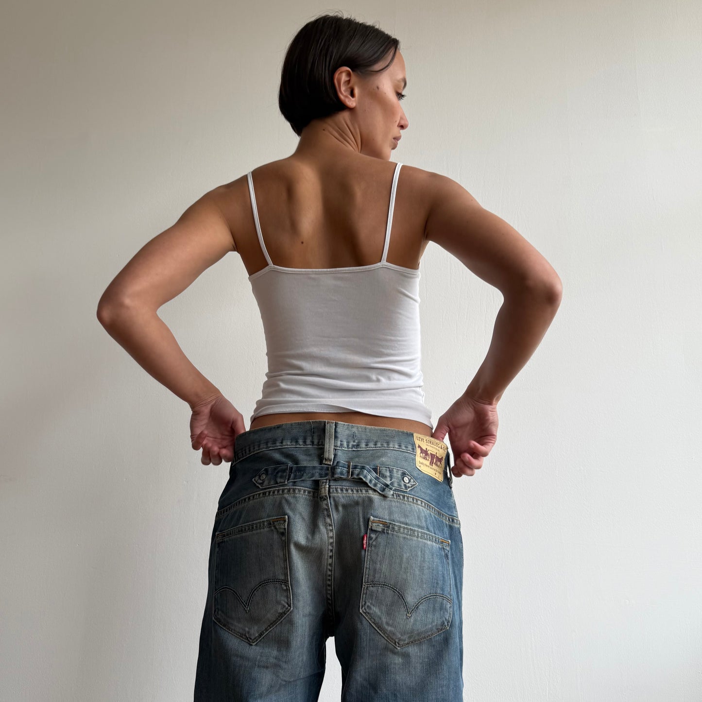 Levi’s cinch back jeans - Size 33x32