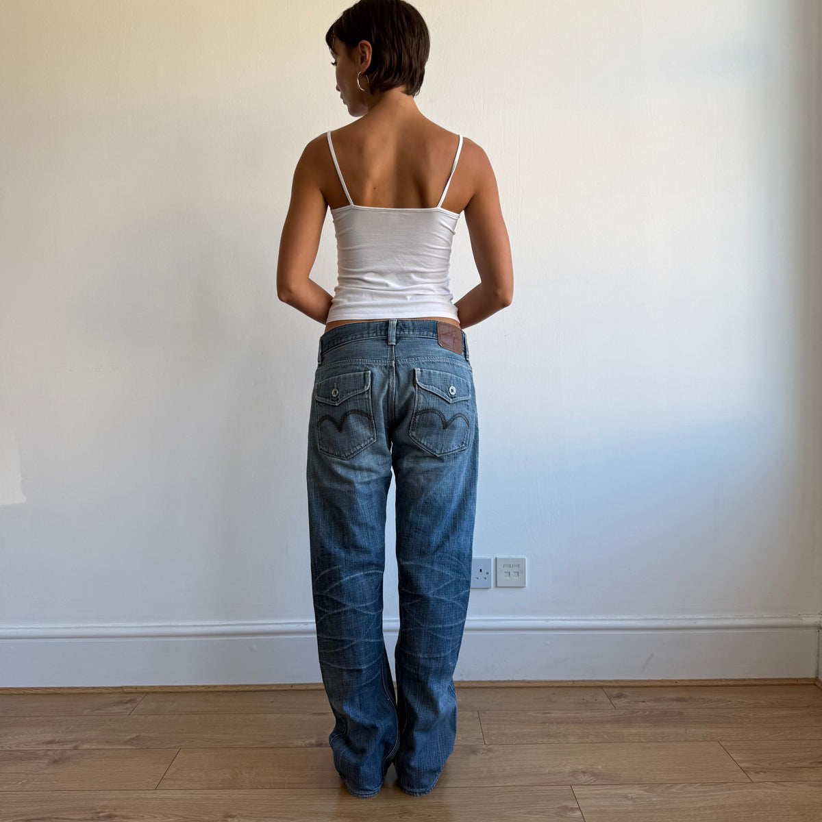 Levi’s ripped knee jeans - Size 33x32