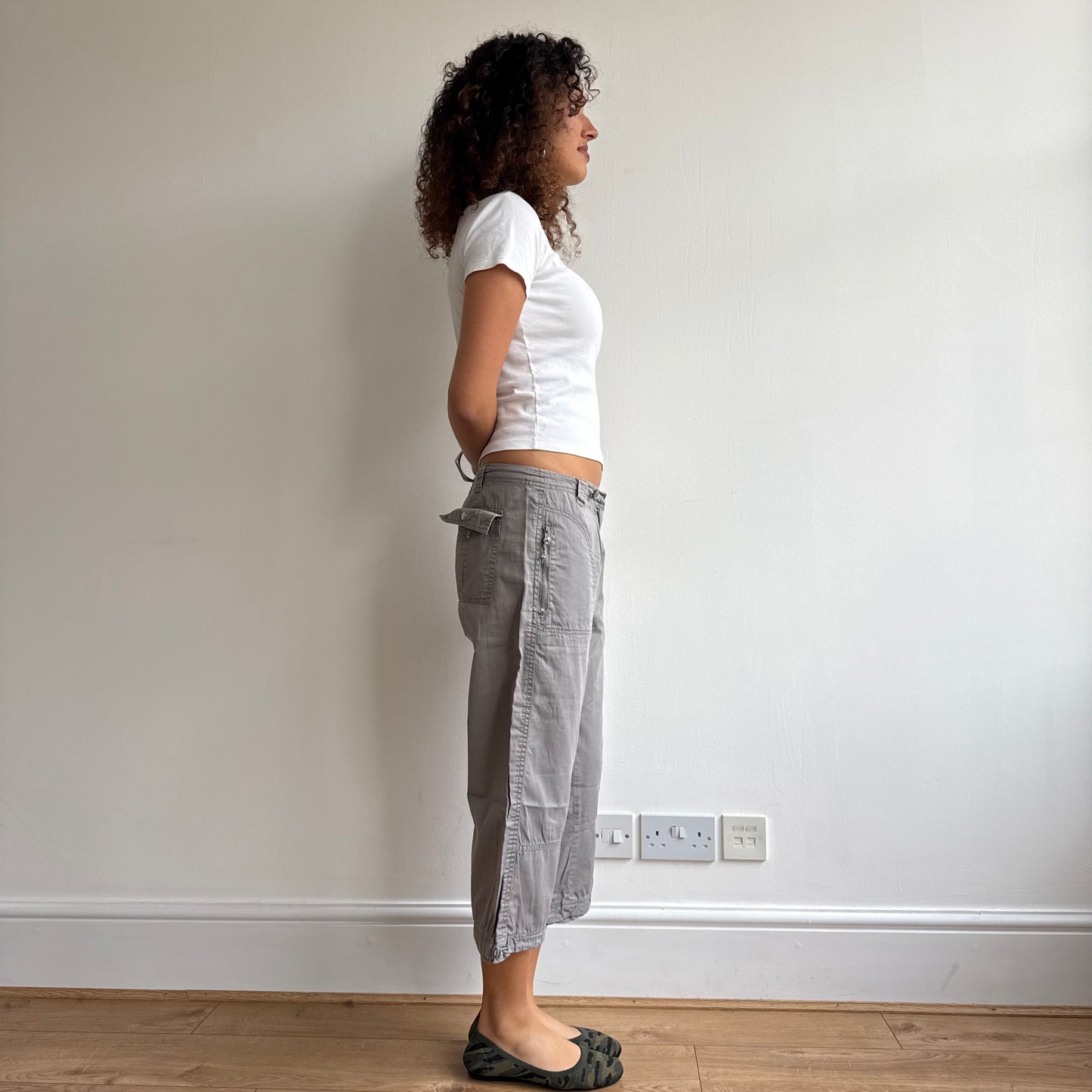 Grey cargo capris - Size M