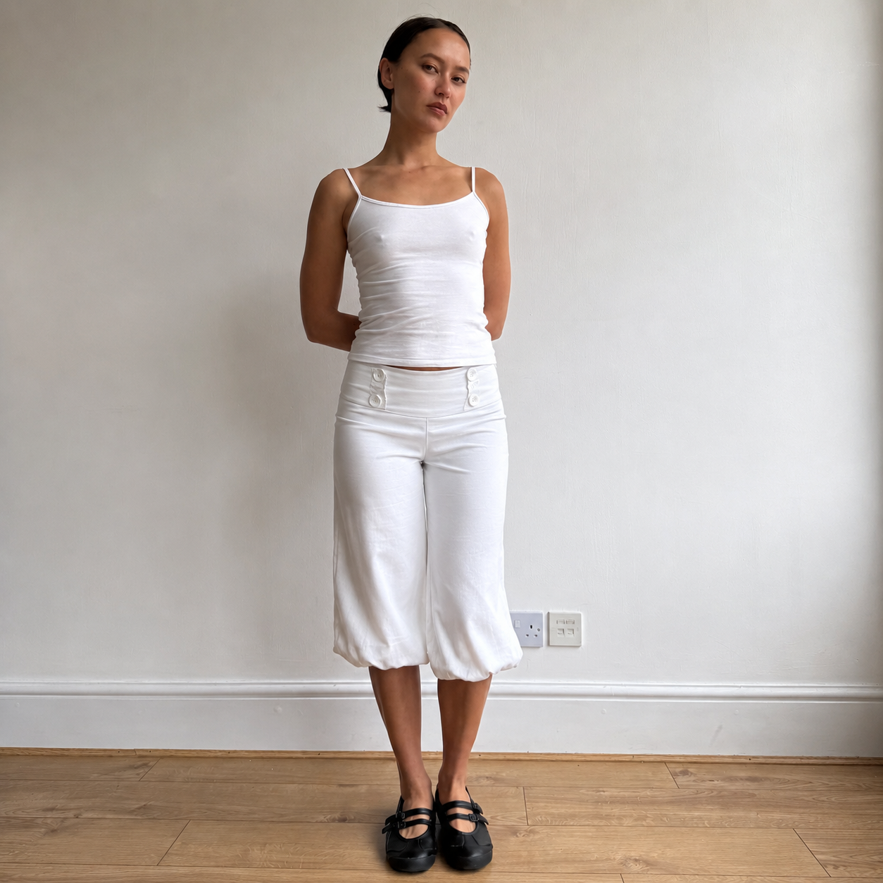 White button bubble hem capris - Size S