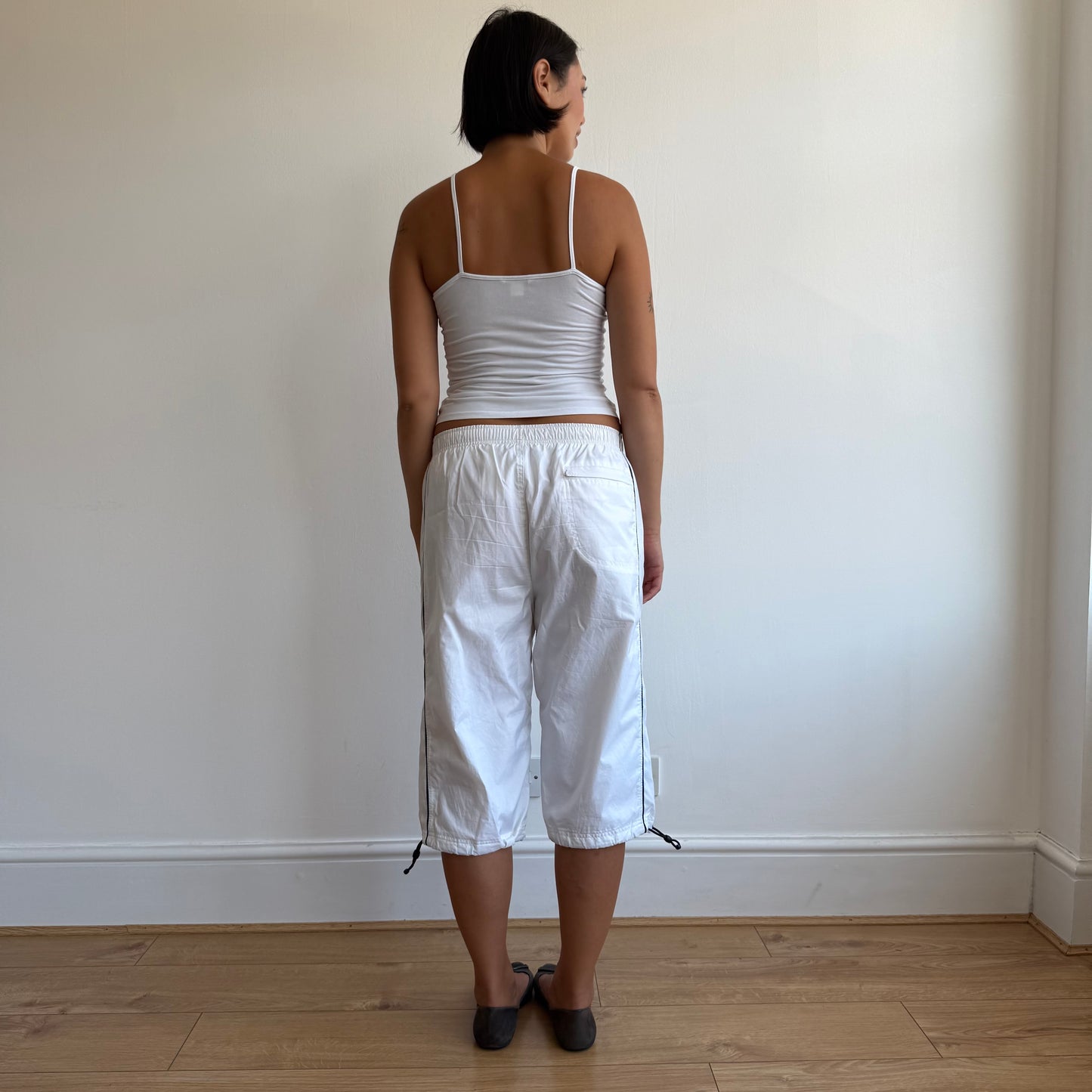 White Nike cargo capris - Size S