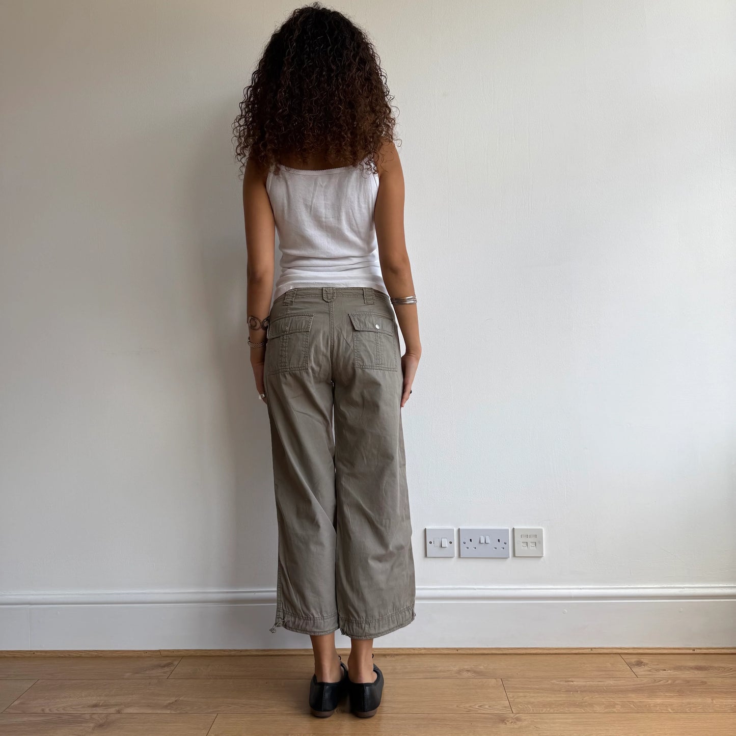 Khaki cargo toggle capris - Size S/M