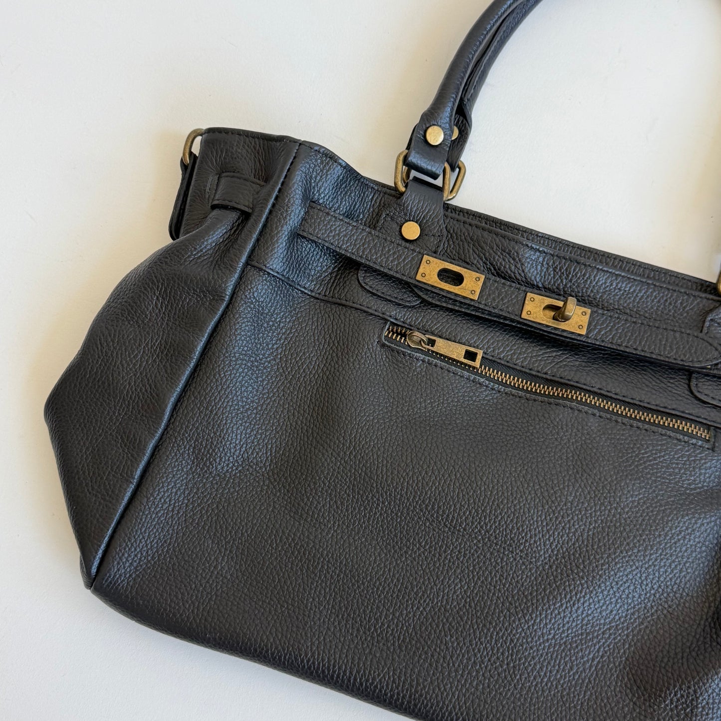 Black leather ‘firkin’ bag - One Size