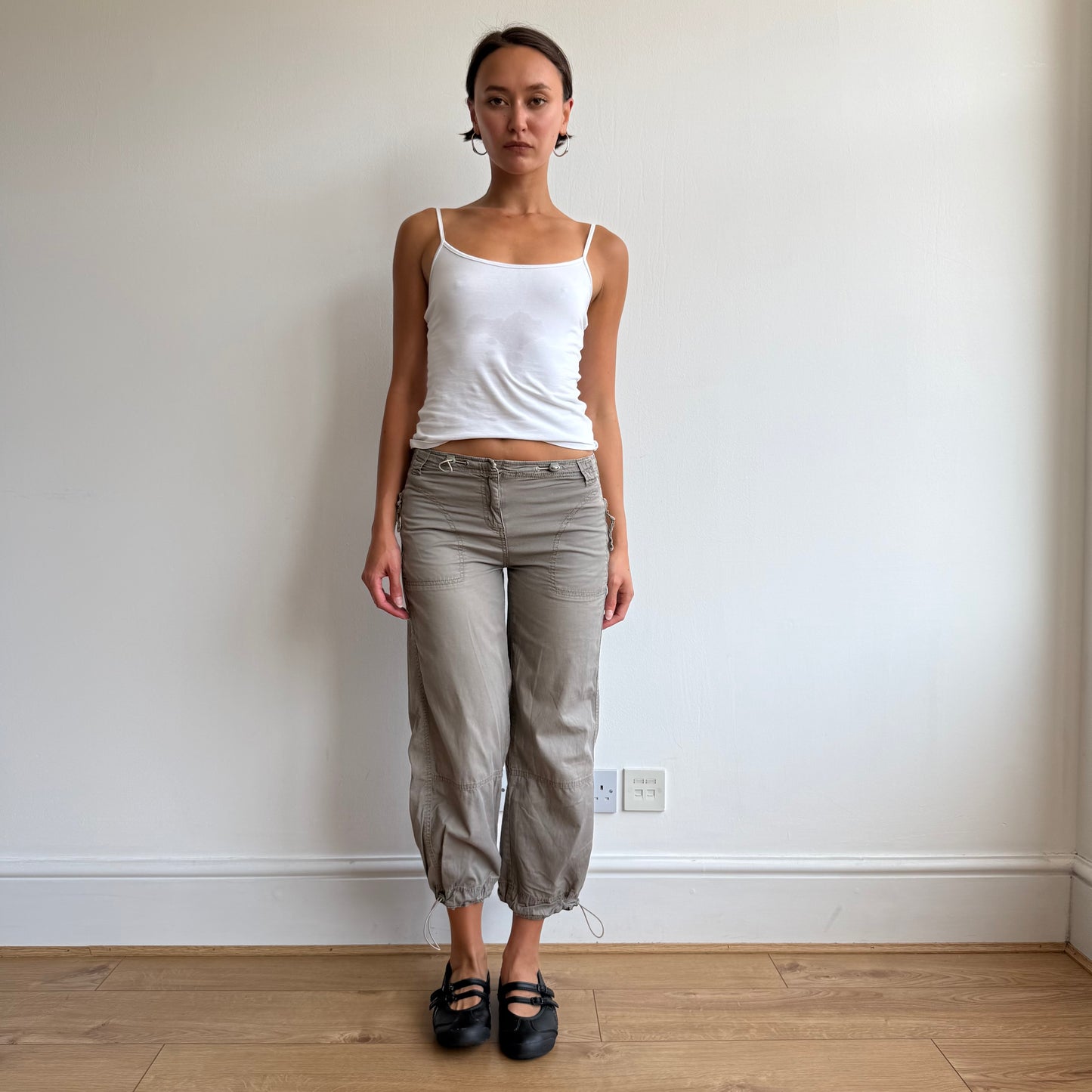 Khaki cargo toggle capris - Size XS + S