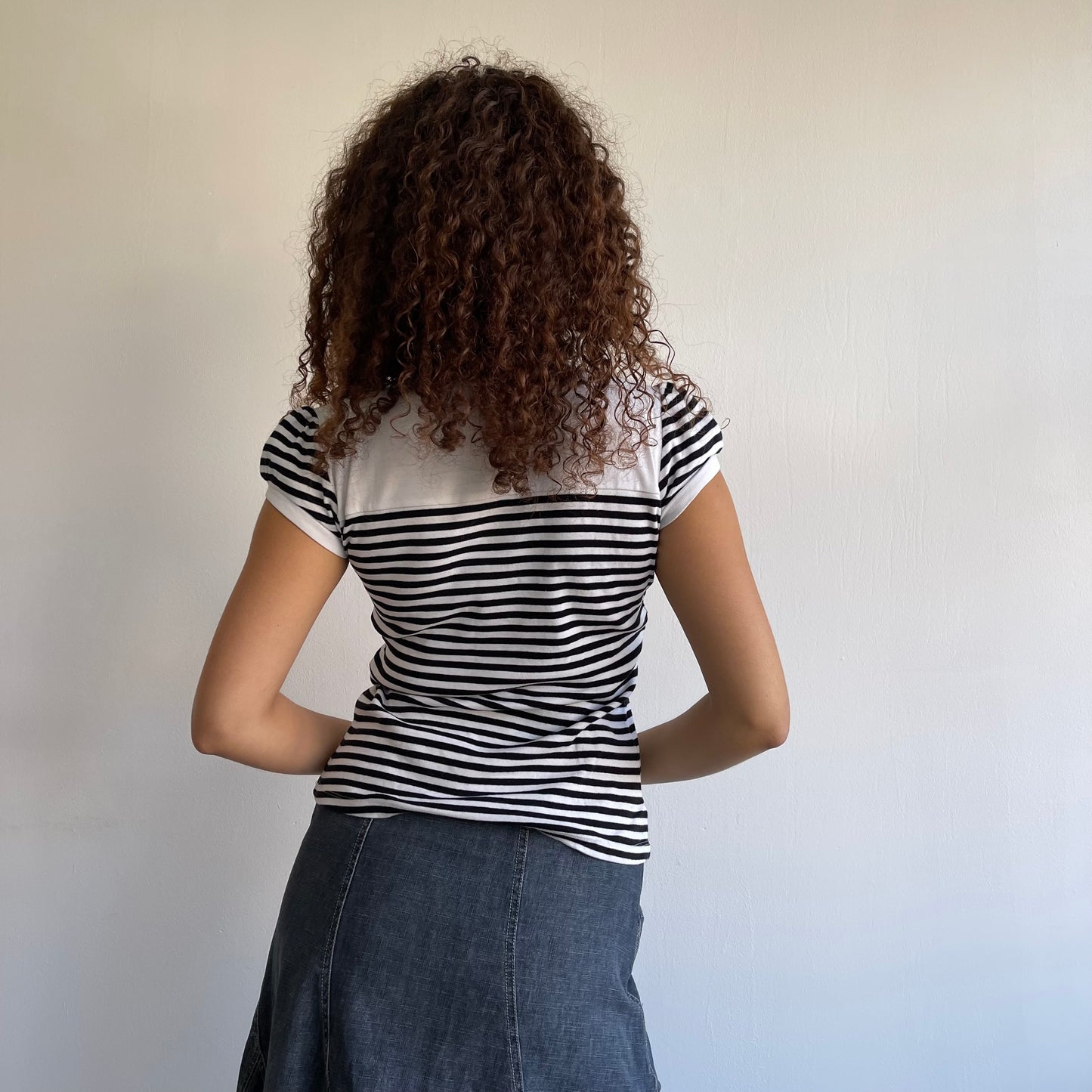 Stripe keyhole t-shirt - Size M