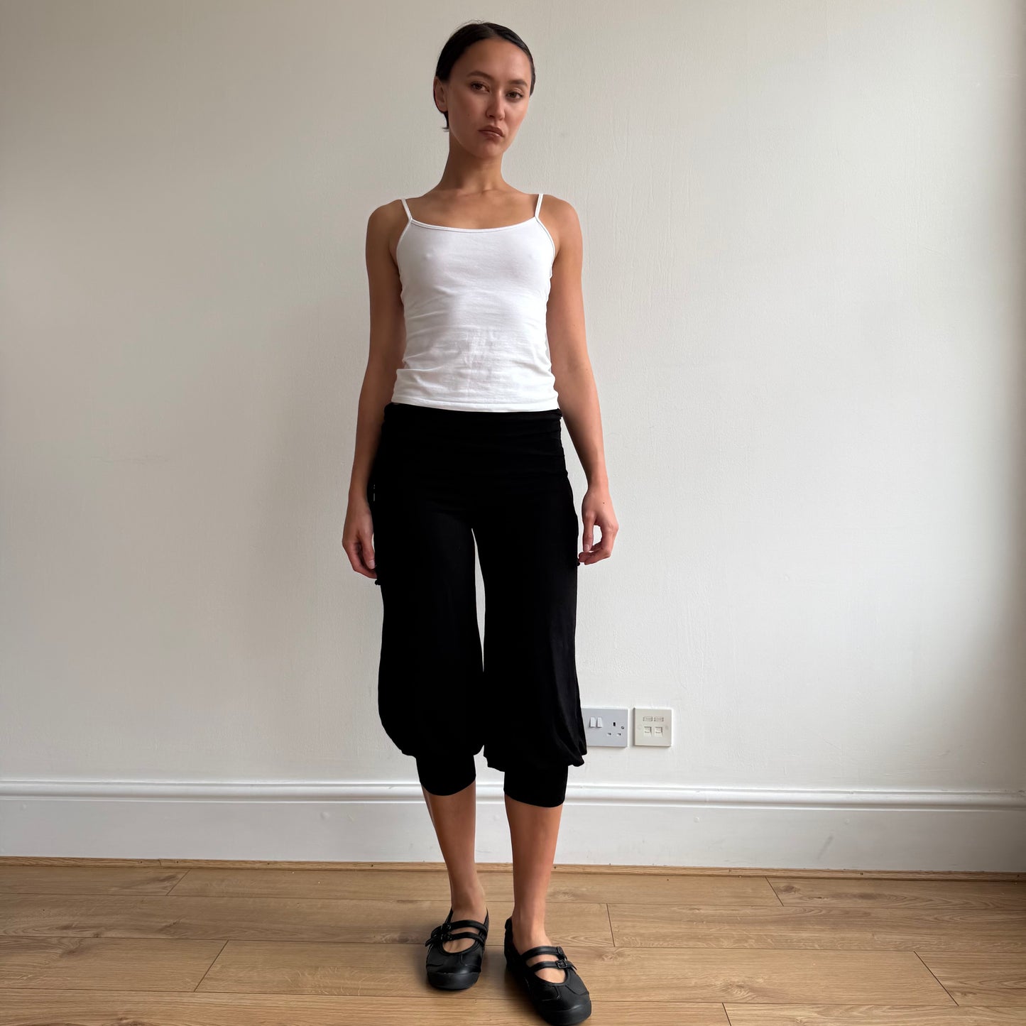 Black adjustable ruched capris - Size S