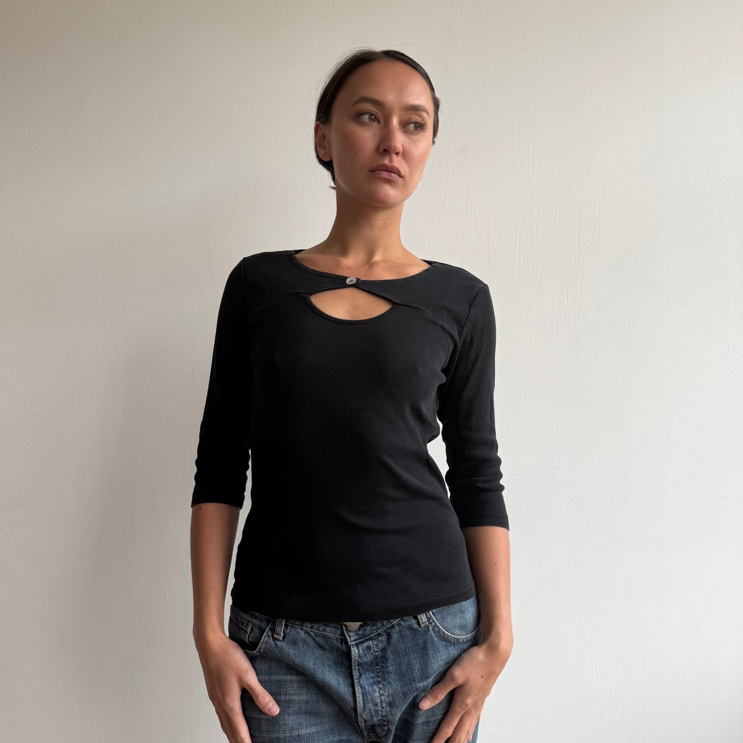 Black button keyhole top - Size M