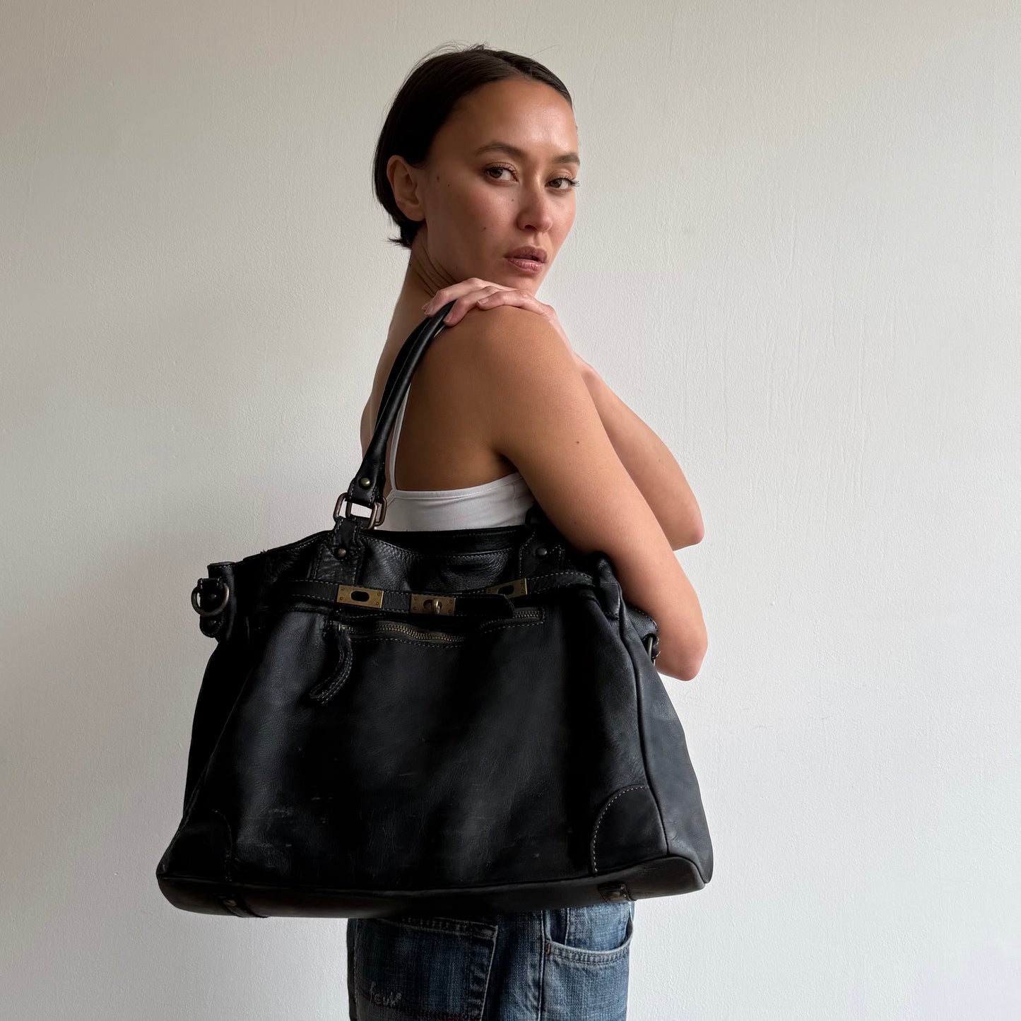 Black leather ‘firkin’ bag - One Size