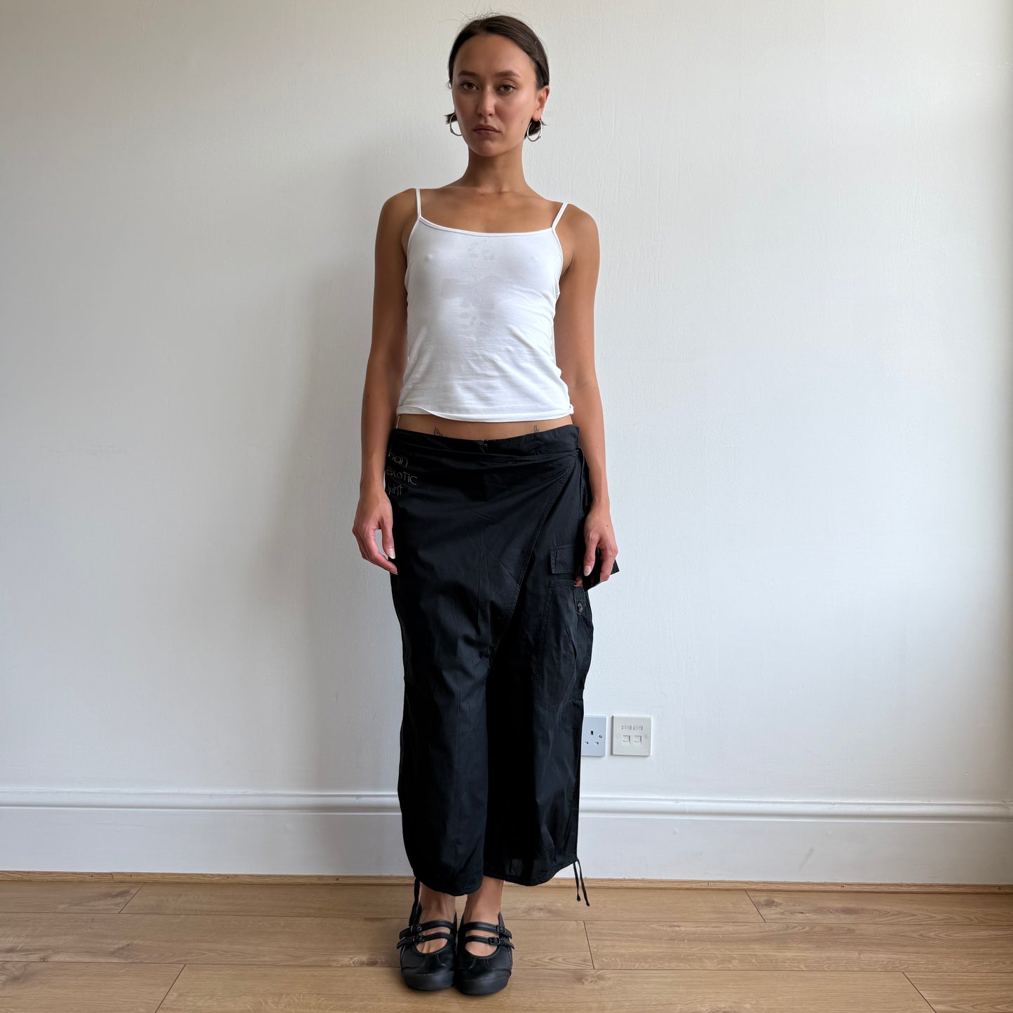 Black Cop Copine wrap front capris - Size M