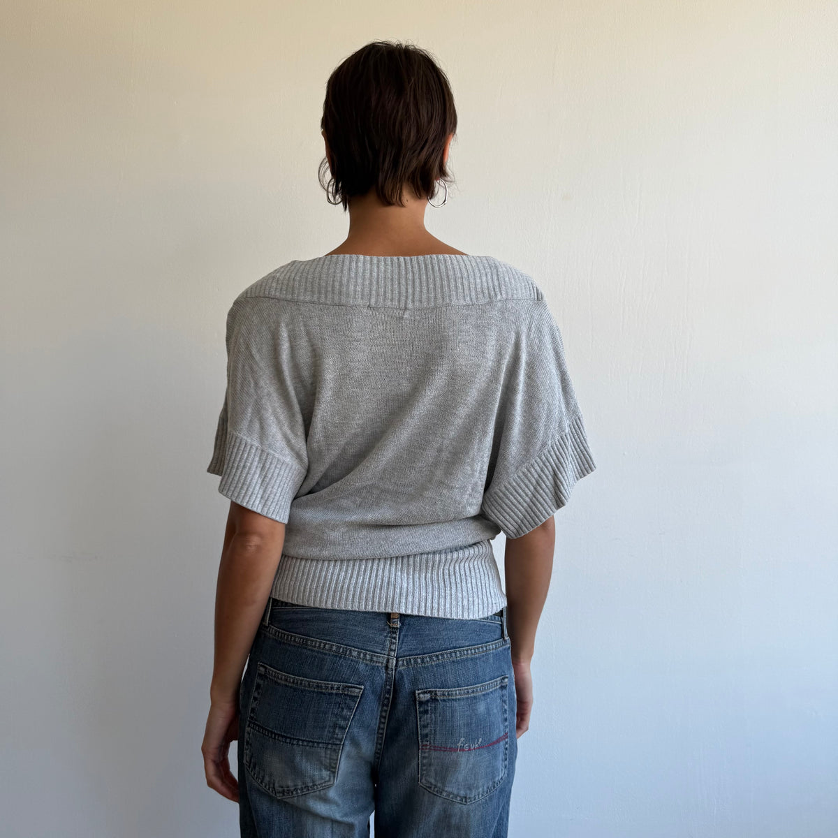 Grey slouchy short sleeve knit - Size M