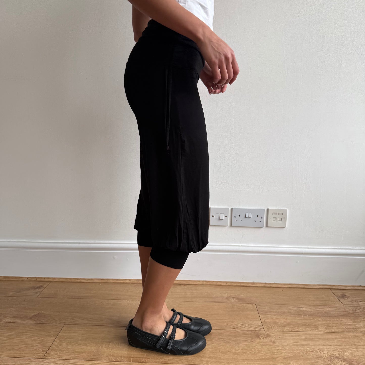 Black adjustable ruched capris - Size S
