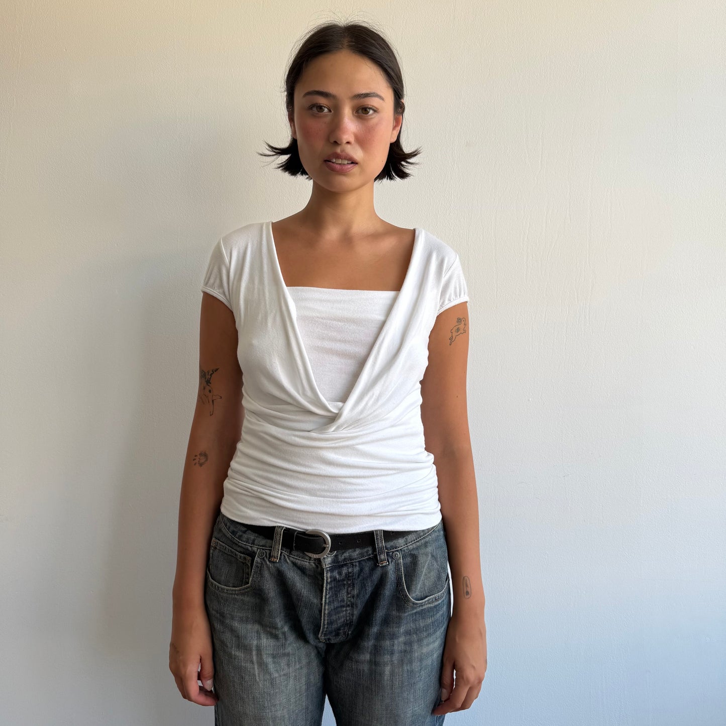 White short sleeve keyhole top - Size S