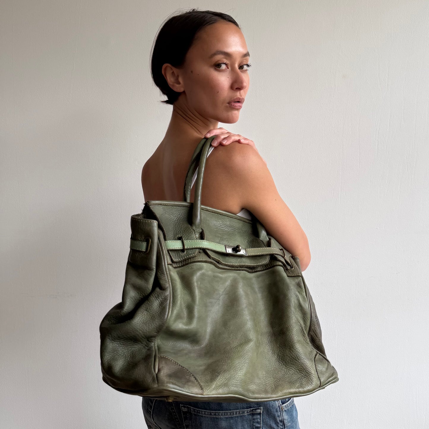 Moss green leather ‘firkin’ bag - One Size