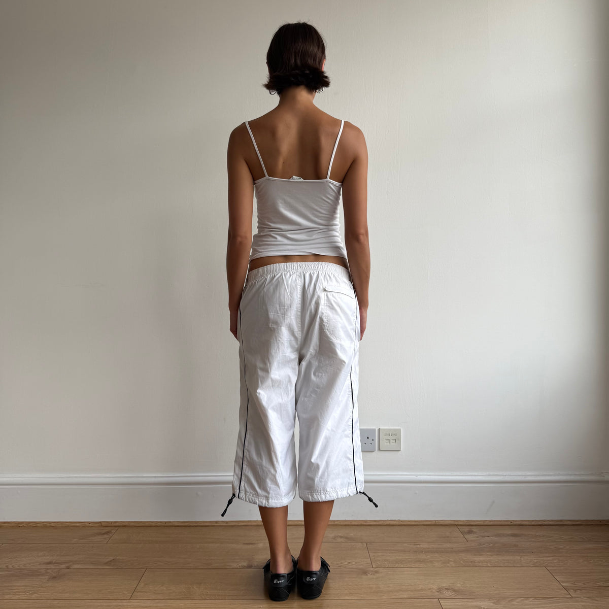 White Nike cargo capris - Size S-M