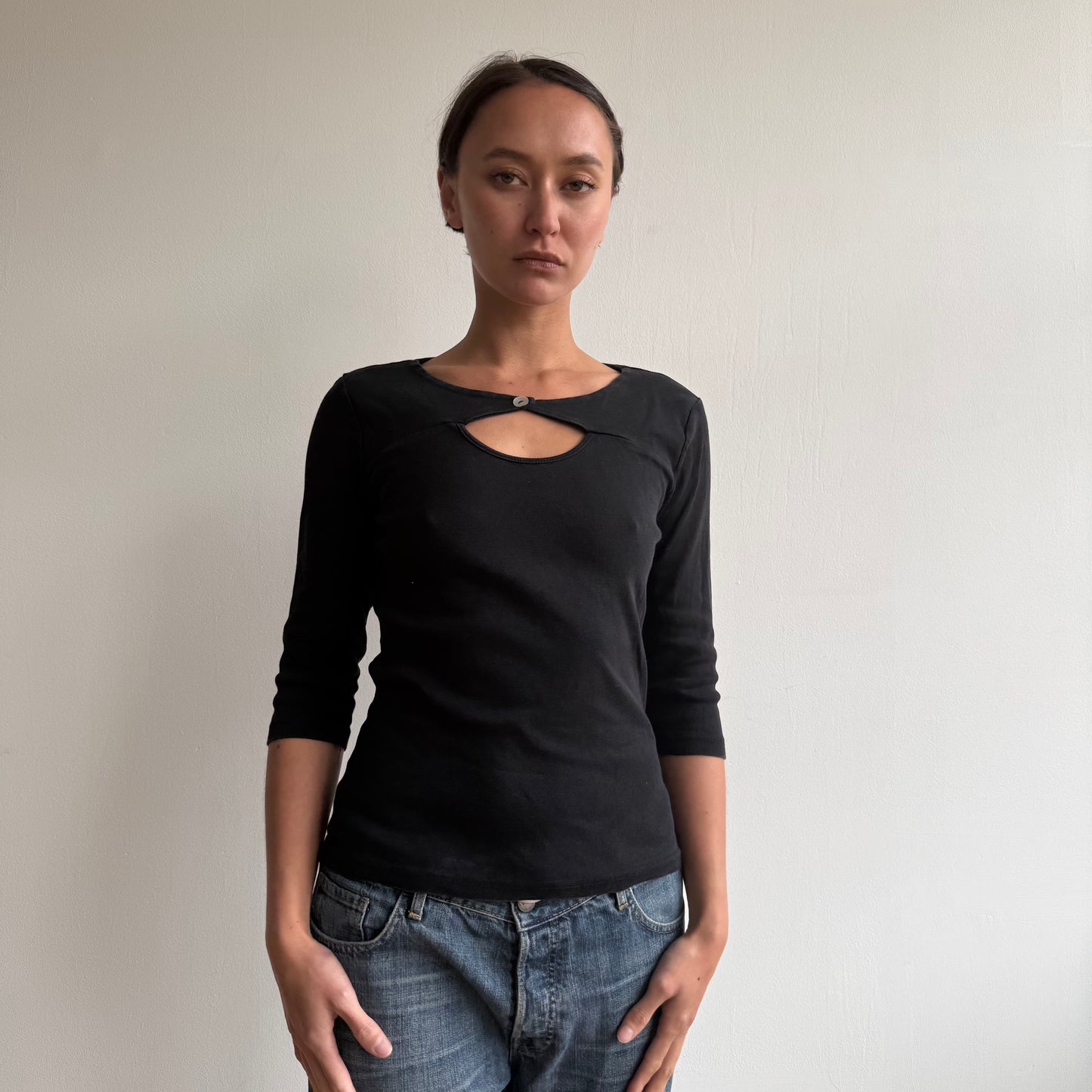 Black button keyhole top - Size M