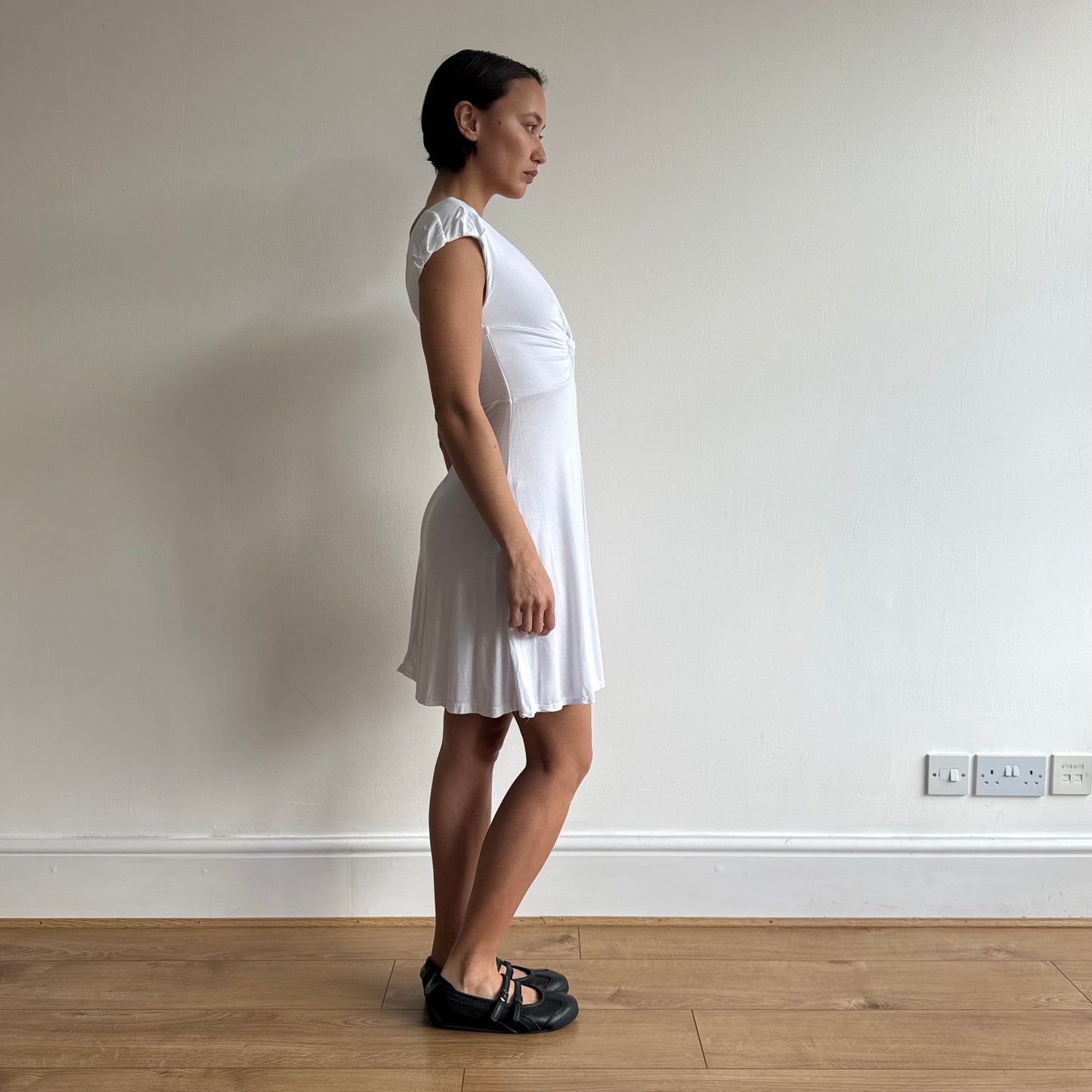 White keyhole twist dress - Size S