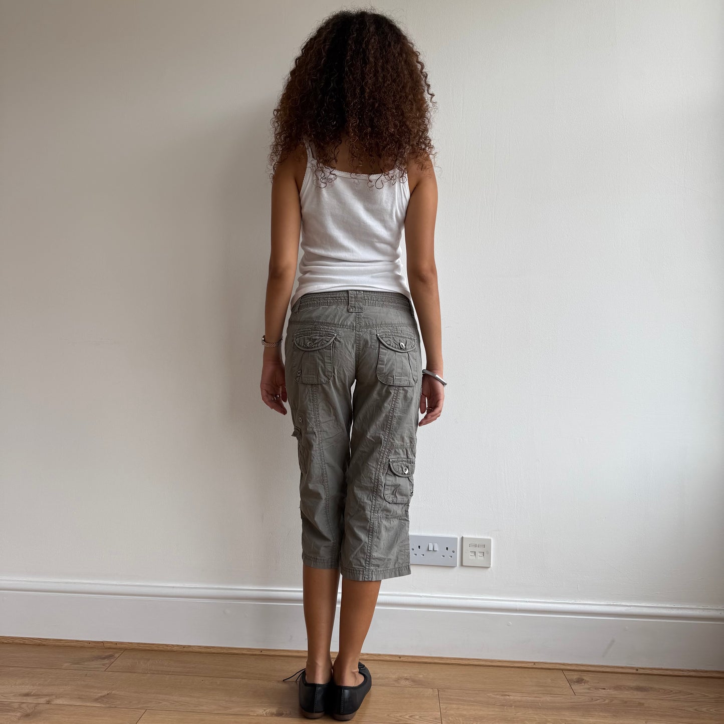 Grey cargo capris - Size S/M