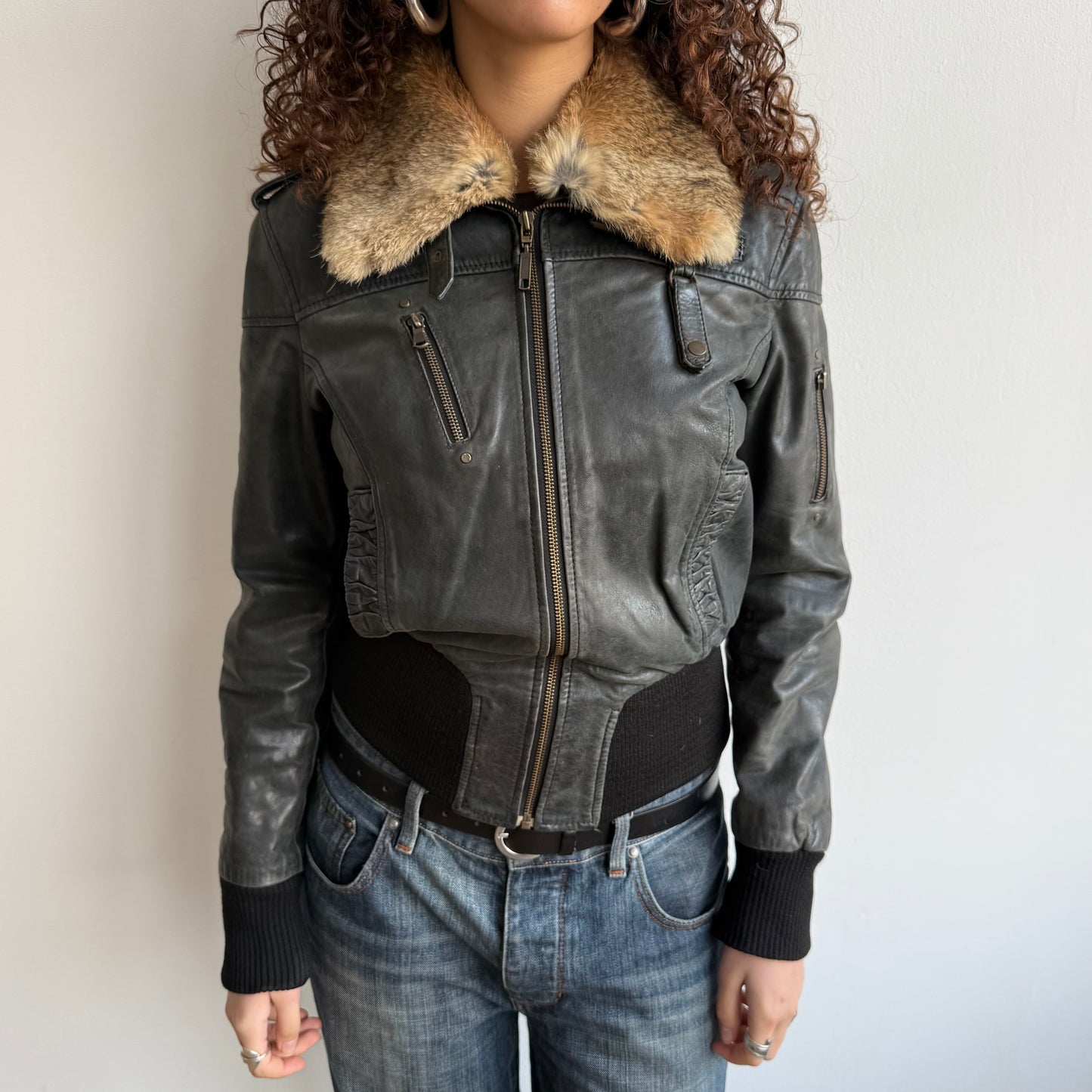 Black bomber with fur collar - Size M
