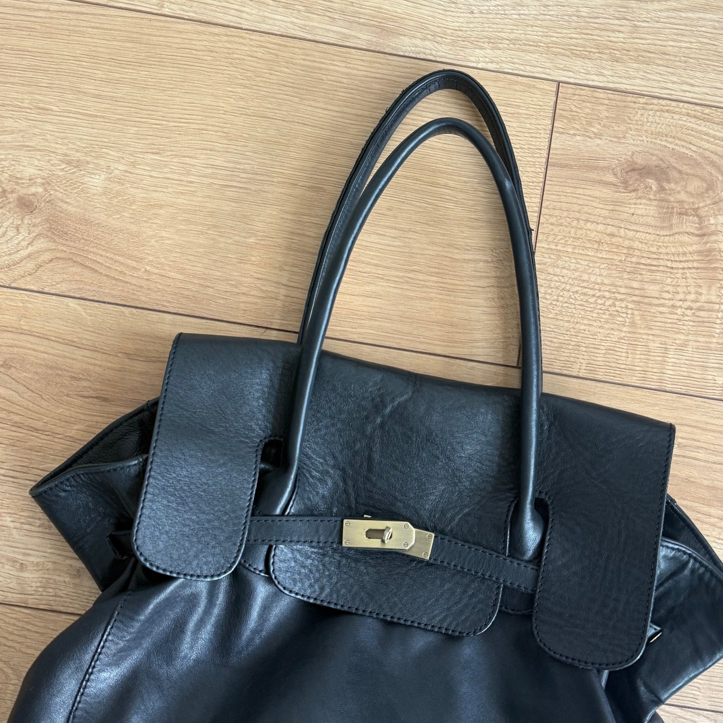 Black leather ‘firkin’ bag - One Size