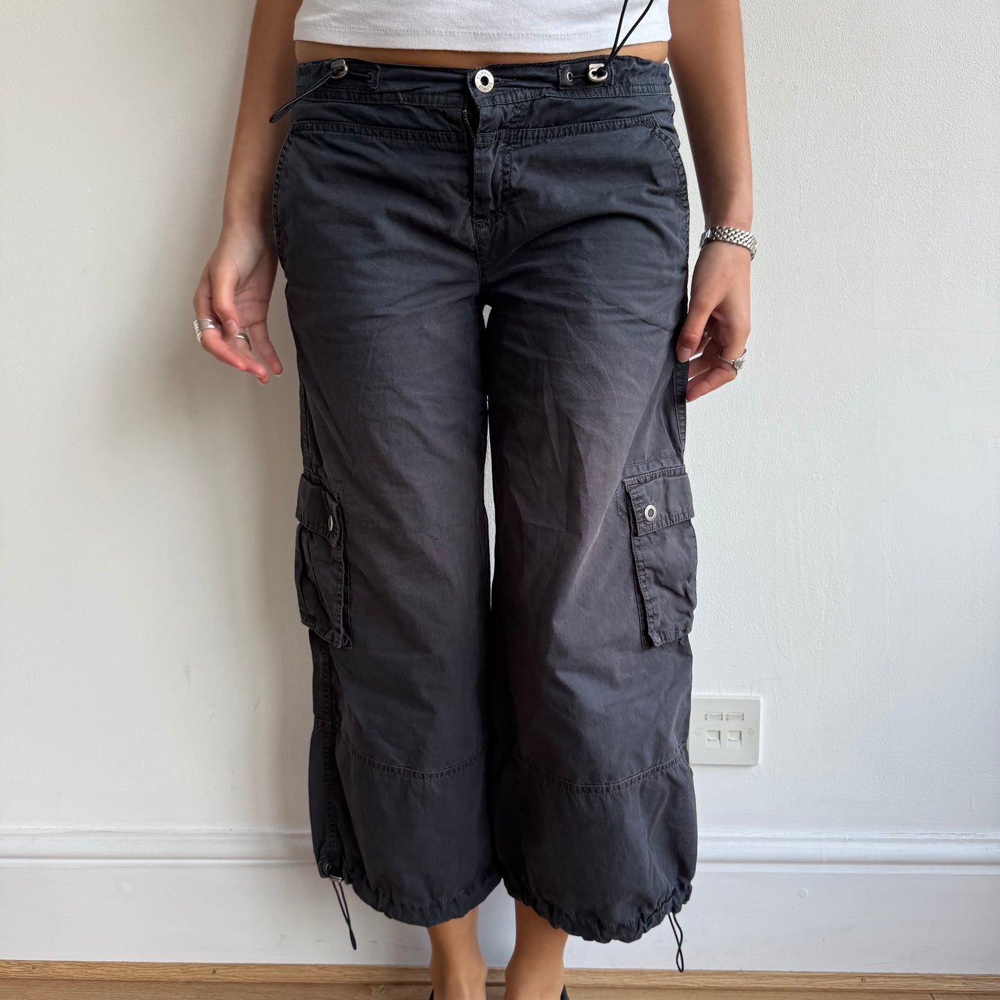 Black toggle cargo capris - Size S