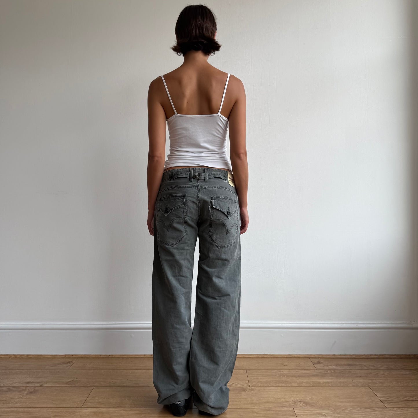 Levi’s grey cinch back jeans - Size 30x34