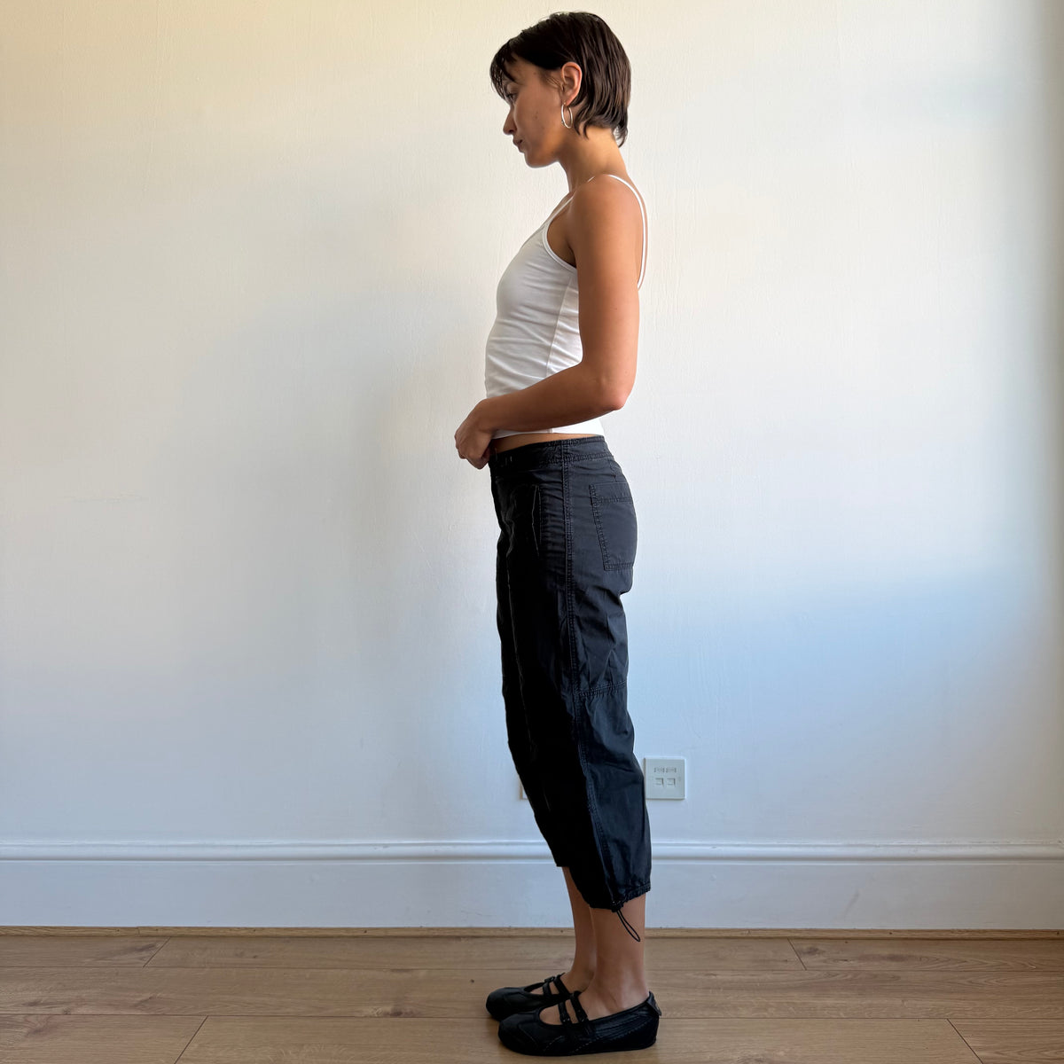 Black toggle cargo capris - Size S