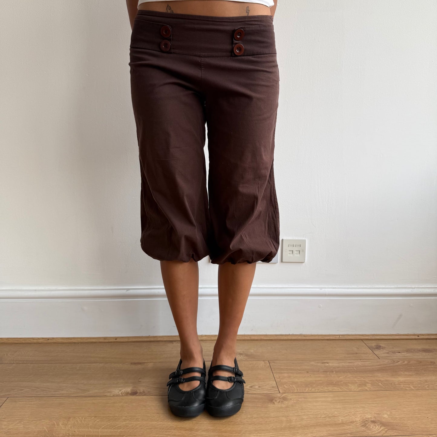 Brown button pocket front capris - Size S