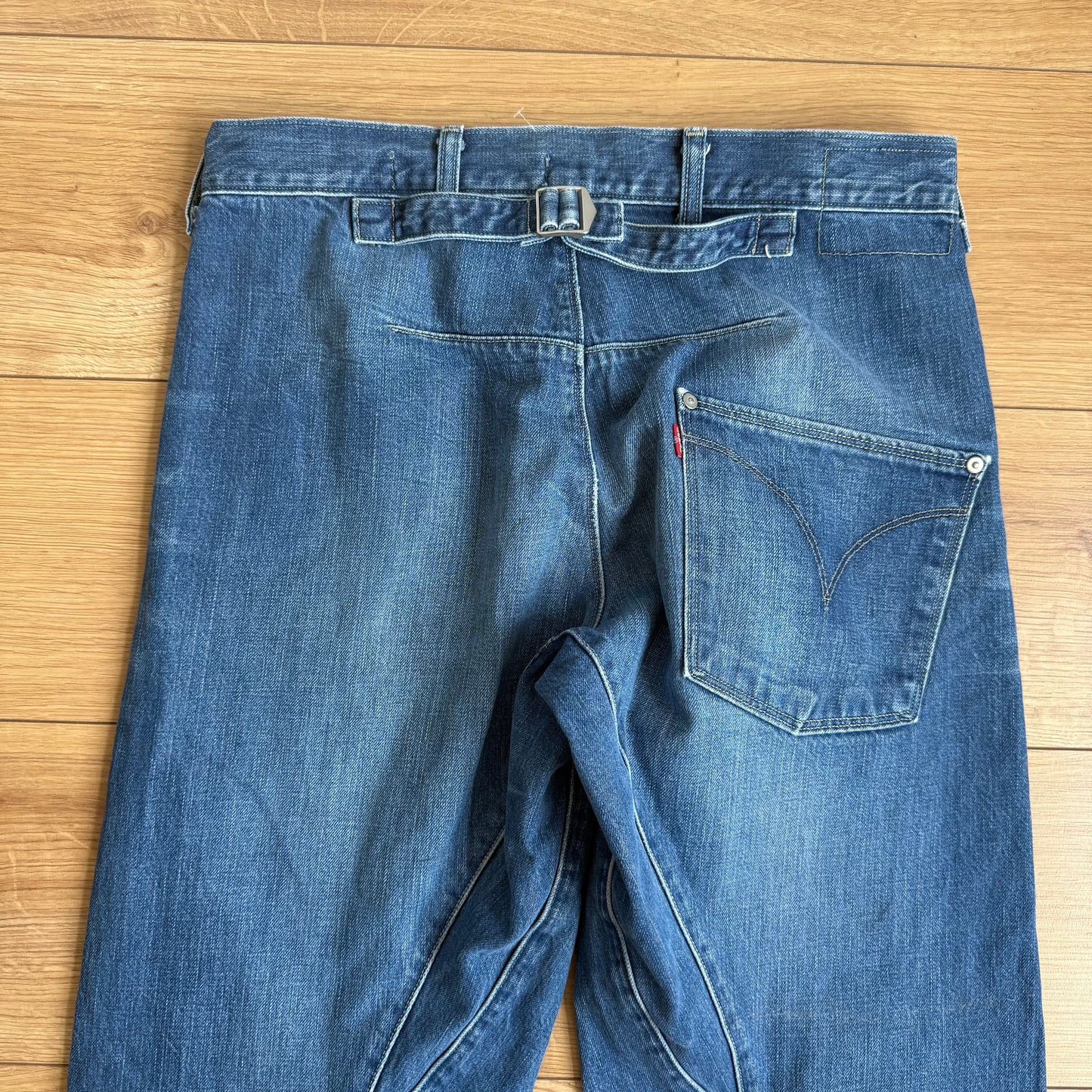 Levi’s Engineered cinch jeans - Size M