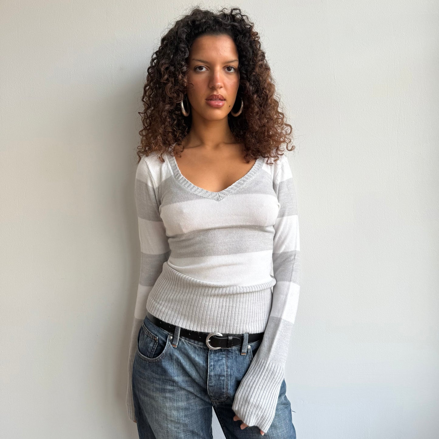 Grey + white v neck knit - Size S/M