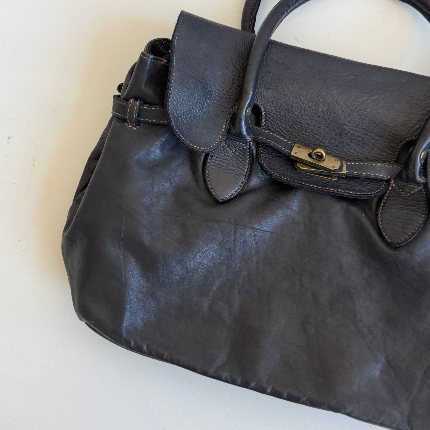 Navy leather ‘firkin’ bag - One Size