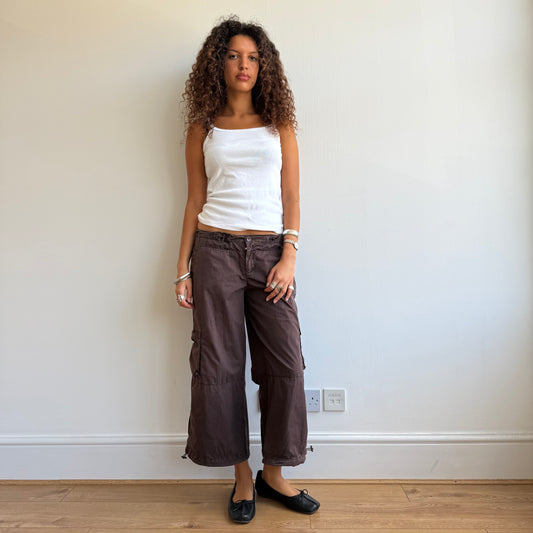 Brown toggle cargo capris - Size M
