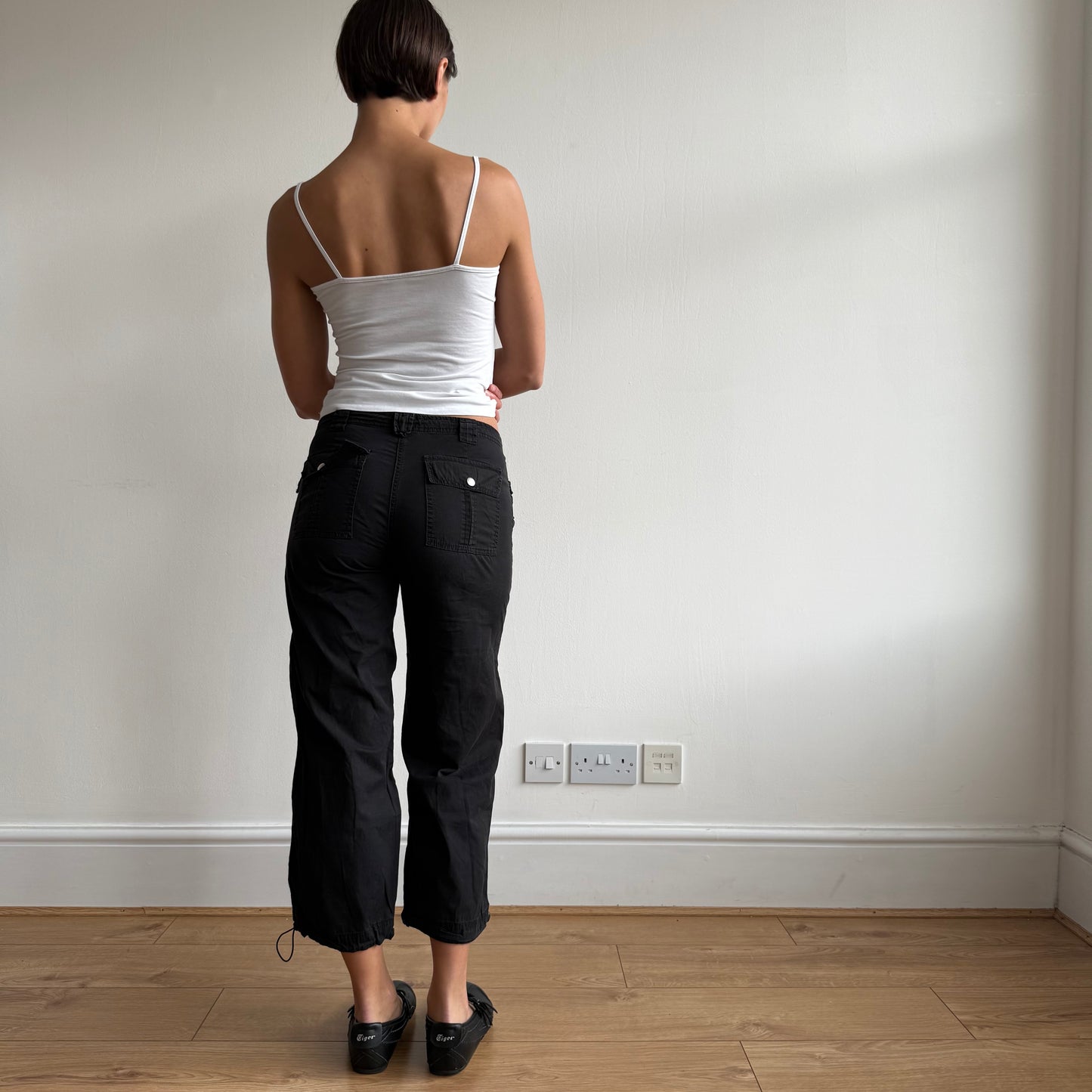 Black toggle capris - Size S