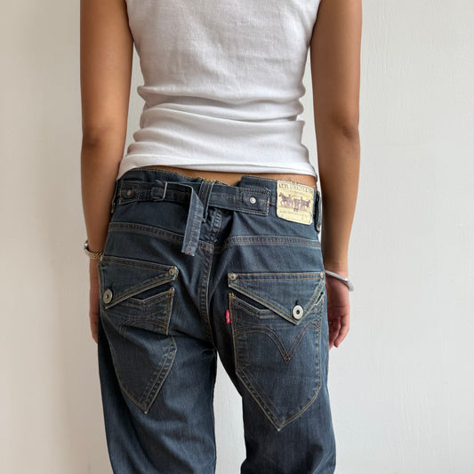 Levis cinch back jeans - Size M
