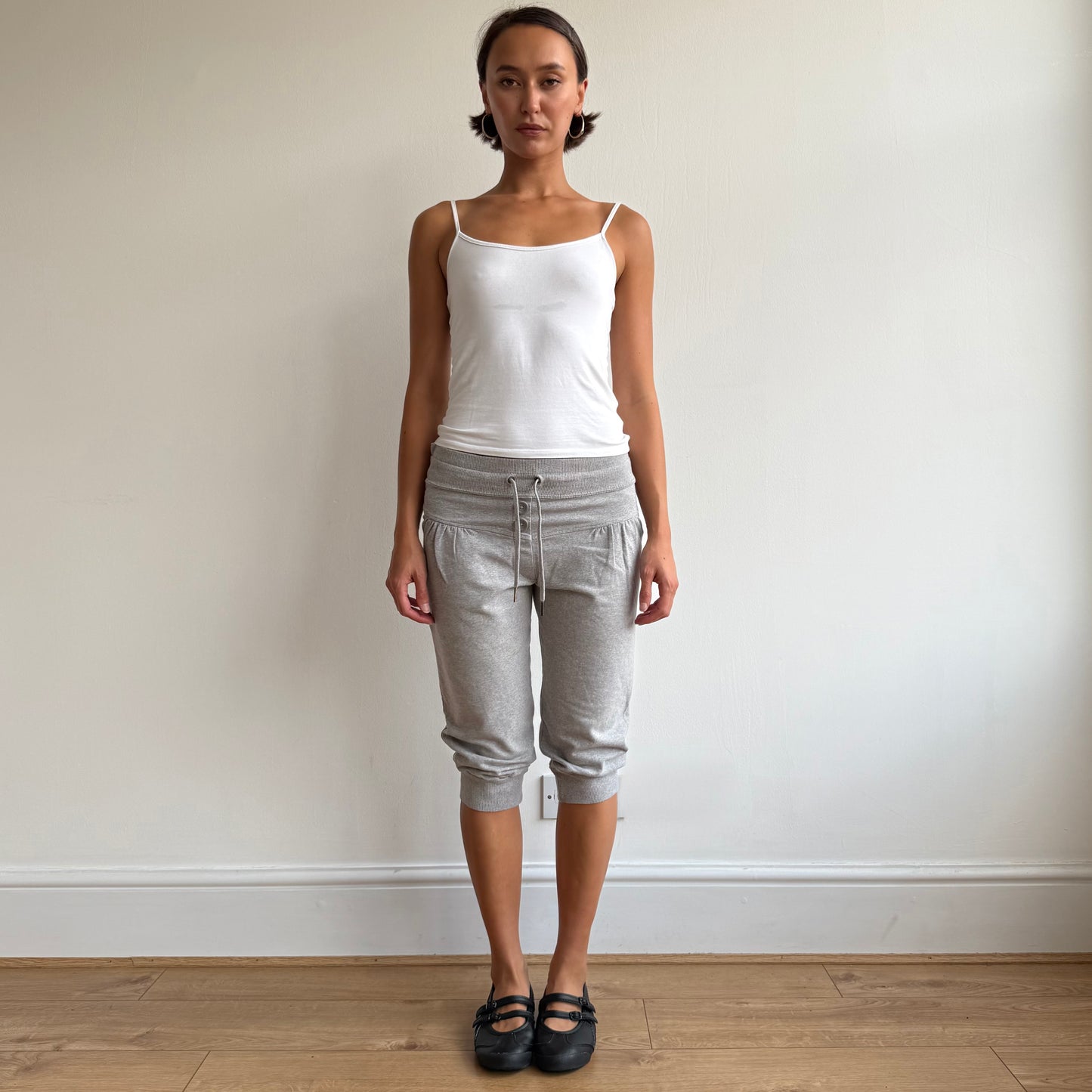 Grey button baloon capris - Size M