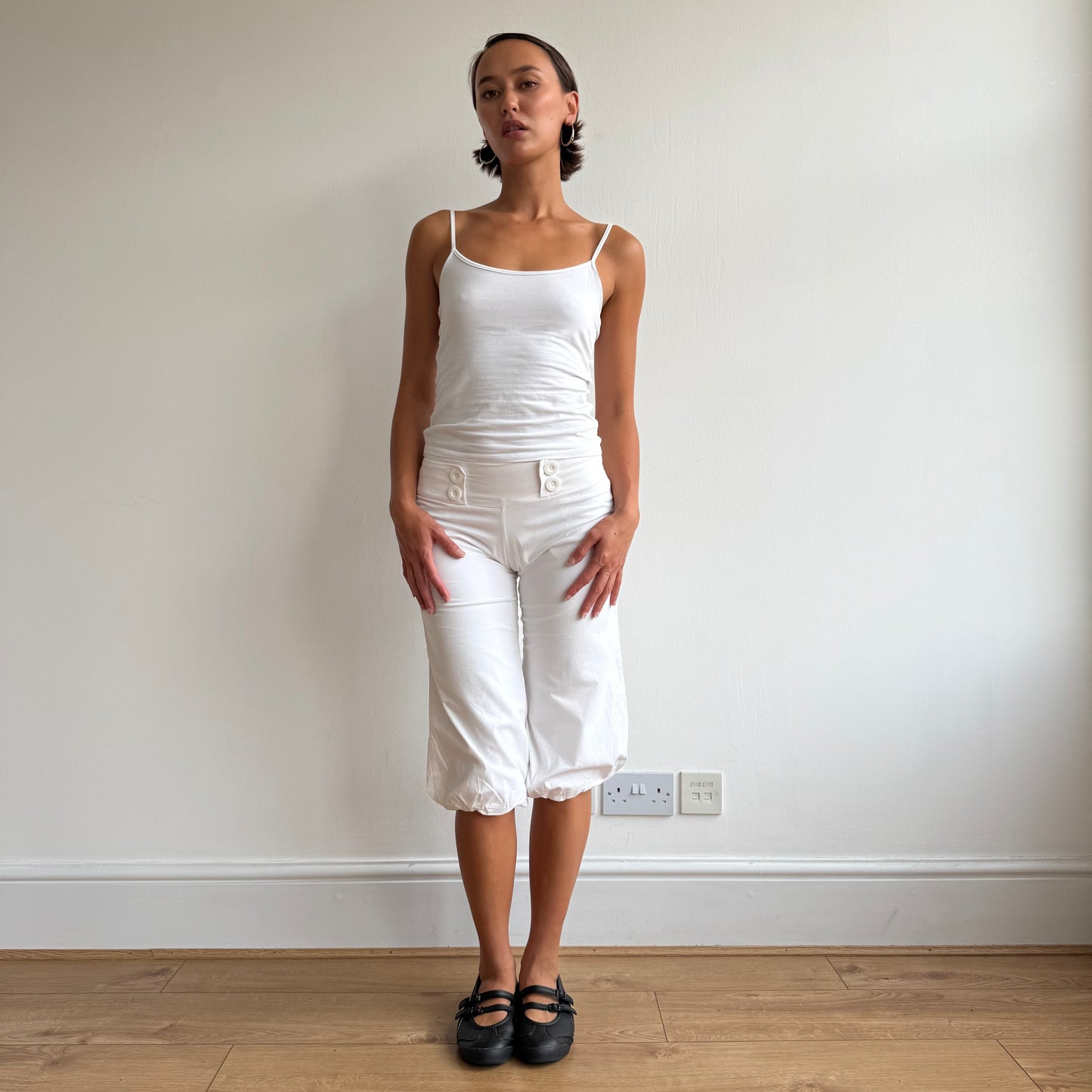 White button pocket front capris - Size S