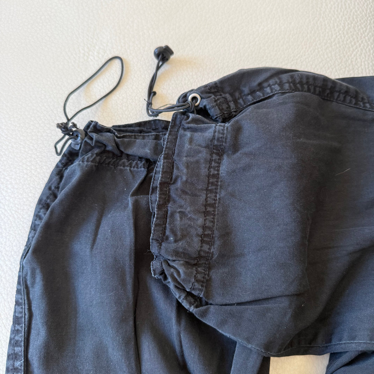 Black toggle capris - Size S