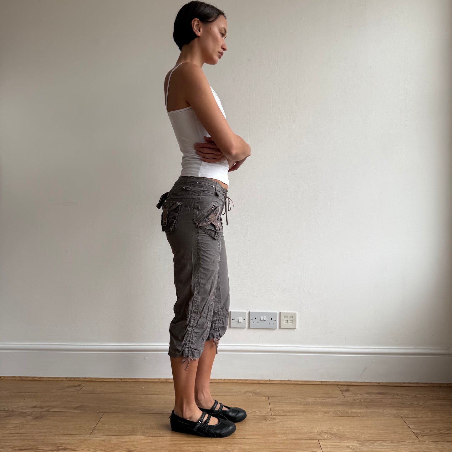 Grey cinch back cargo capris - Size S